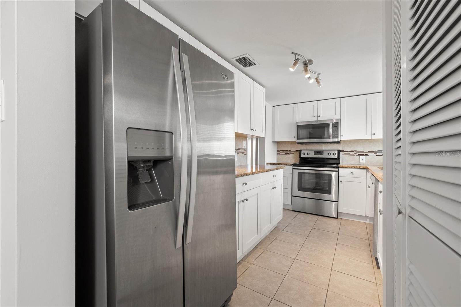 1200 N SHORE DR NE #301