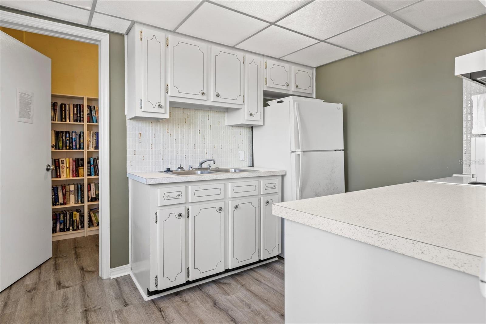 1200 N SHORE DR NE #301