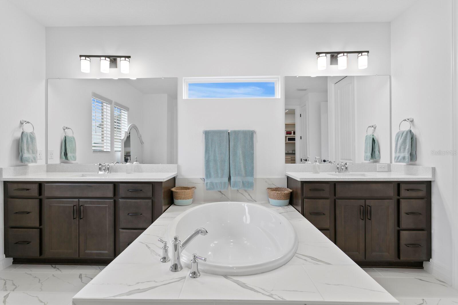 3559 MAPLE BAY LN