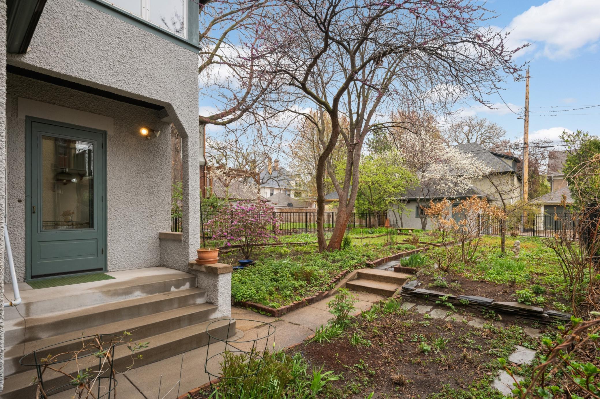 2421 Irving Avenue S