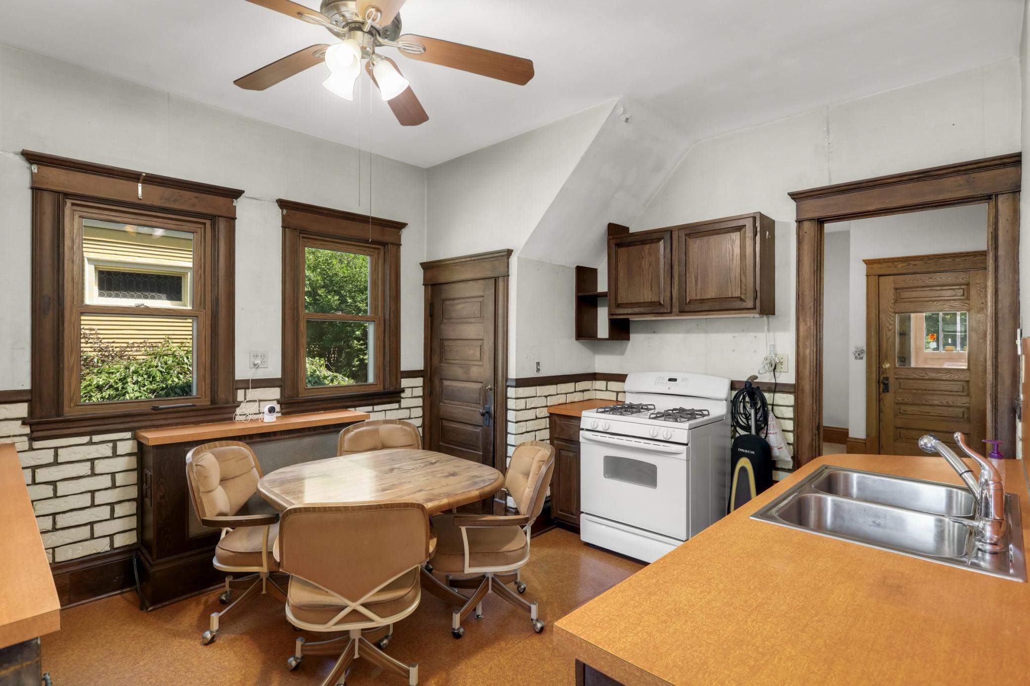 3148 Dupont Avenue S