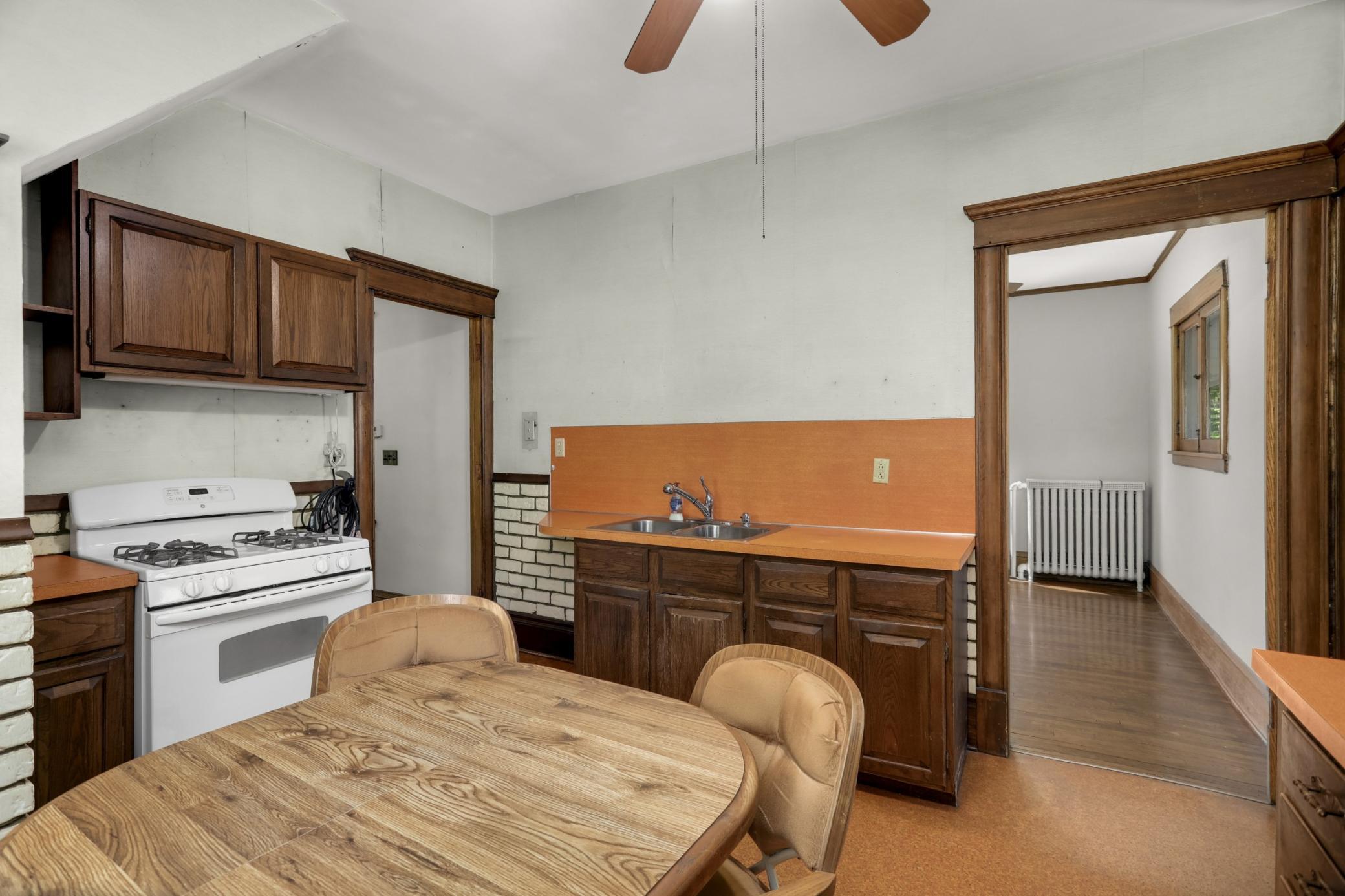3148 Dupont Avenue S