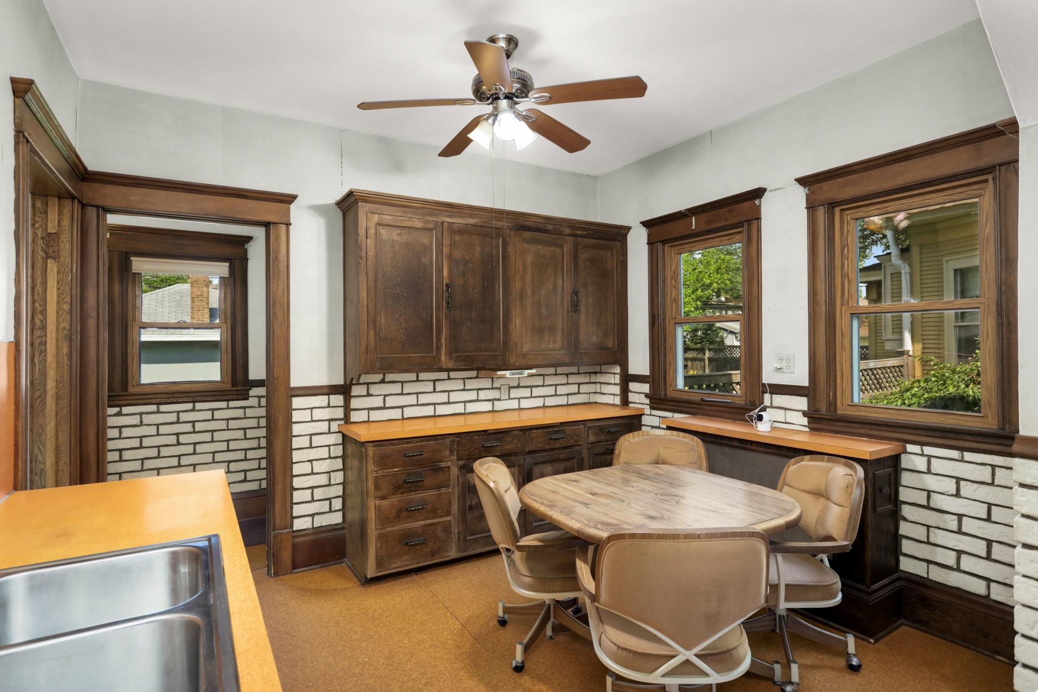 3148 Dupont Avenue S