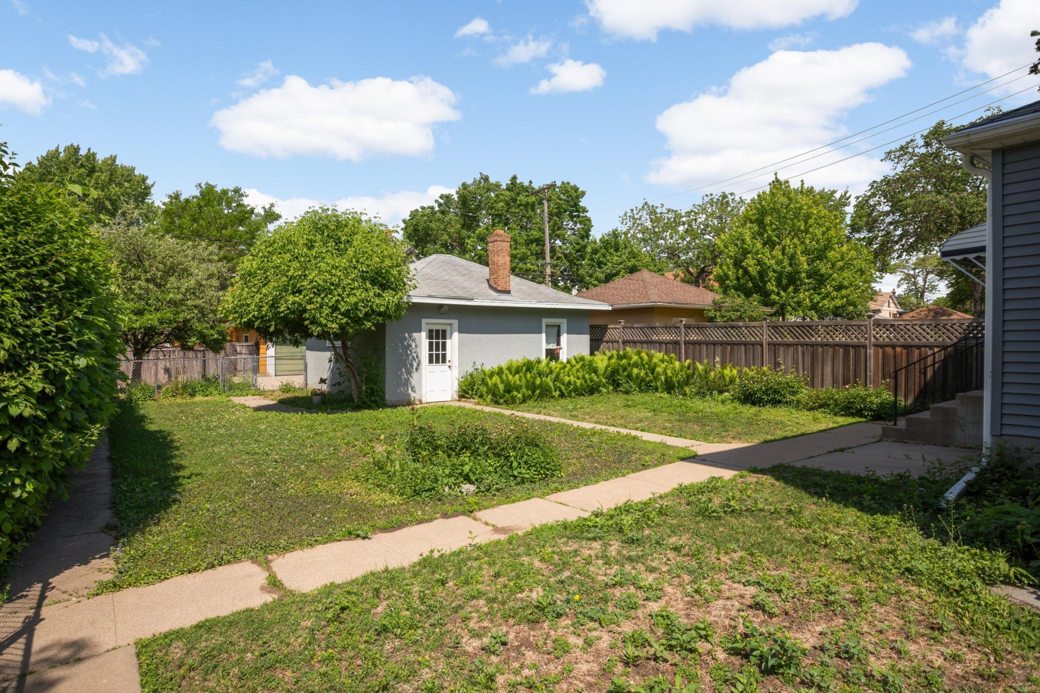 3148 Dupont Avenue S