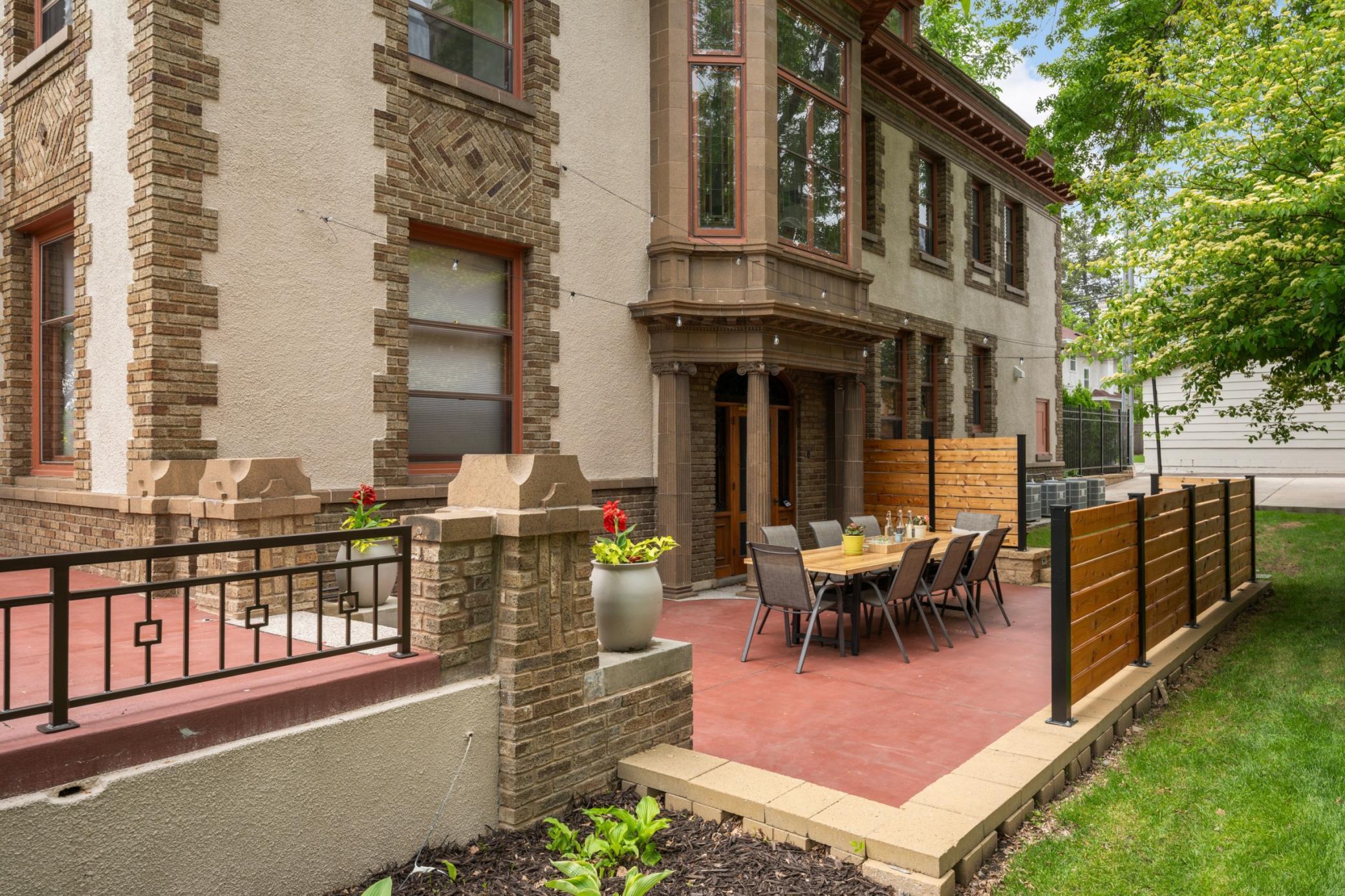 2224 W Lake Of The Isles Parkway