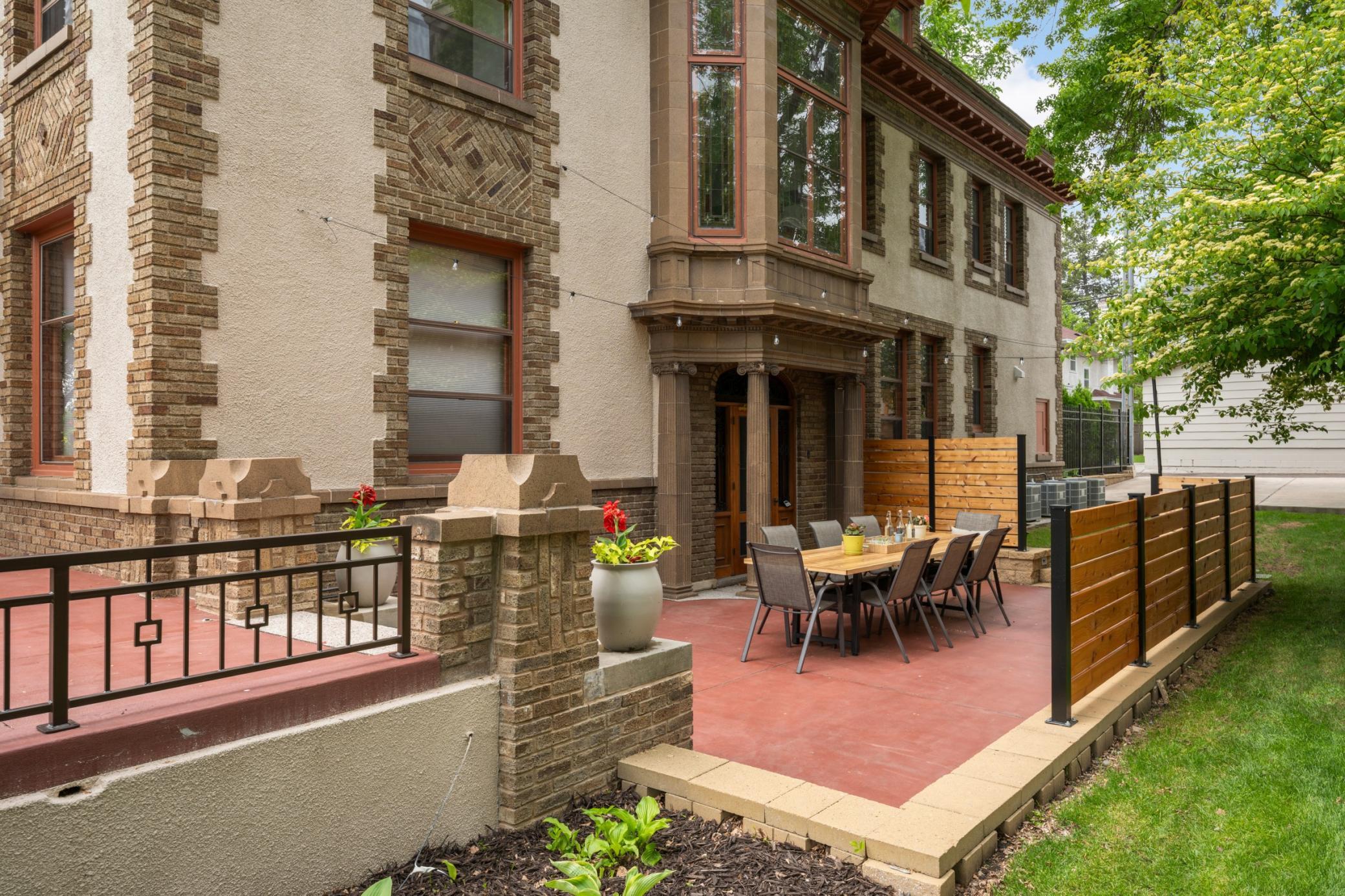 2224 W Lake Of The Isles Parkway