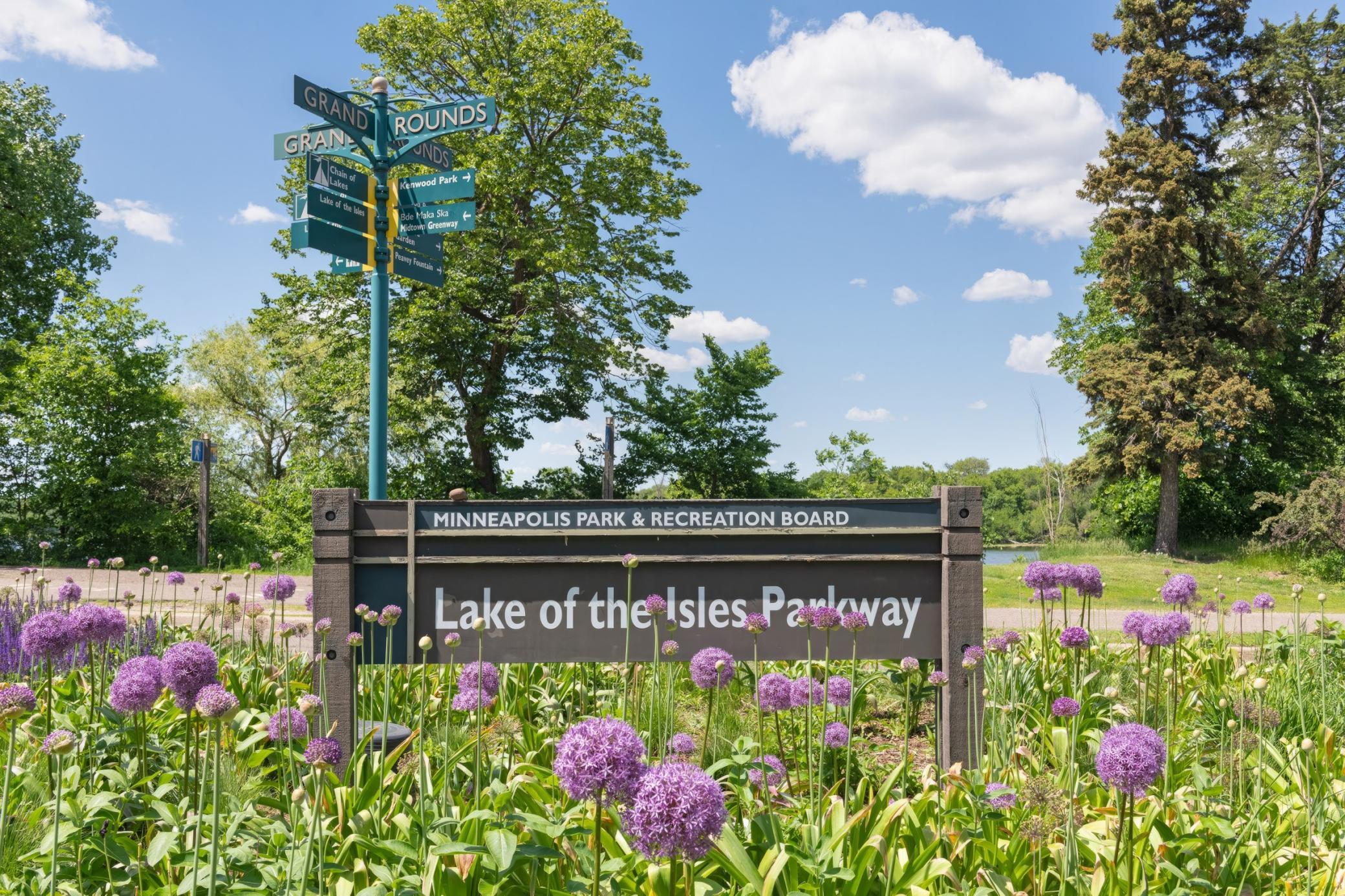 2224 W Lake Of The Isles Parkway