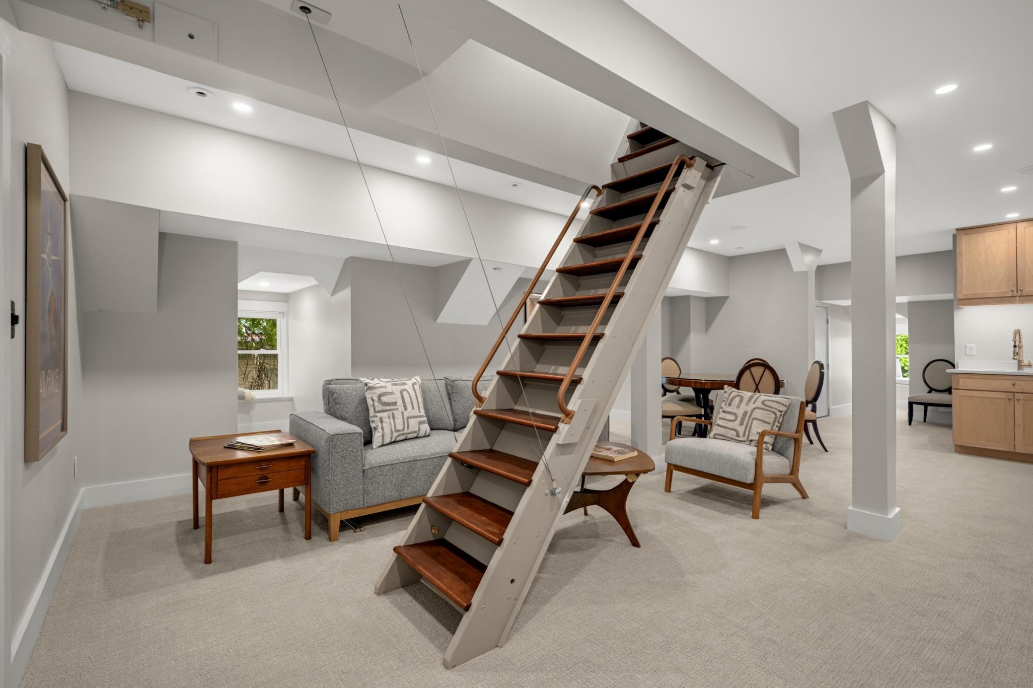 2224 W Lake Of The Isles Parkway