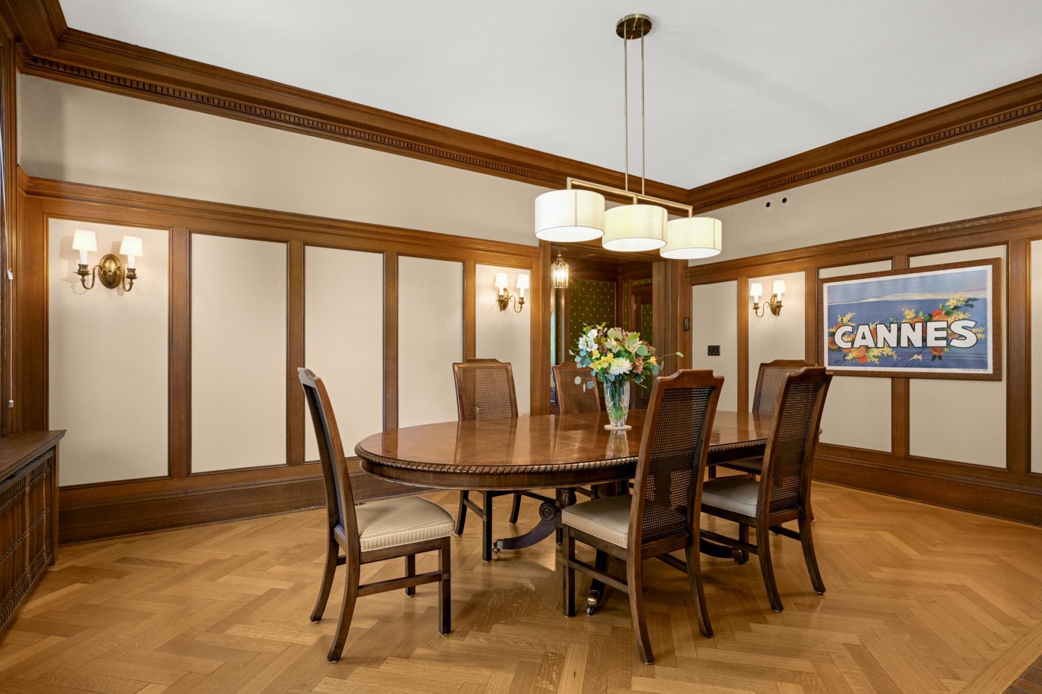 2224 W Lake Of The Isles Parkway