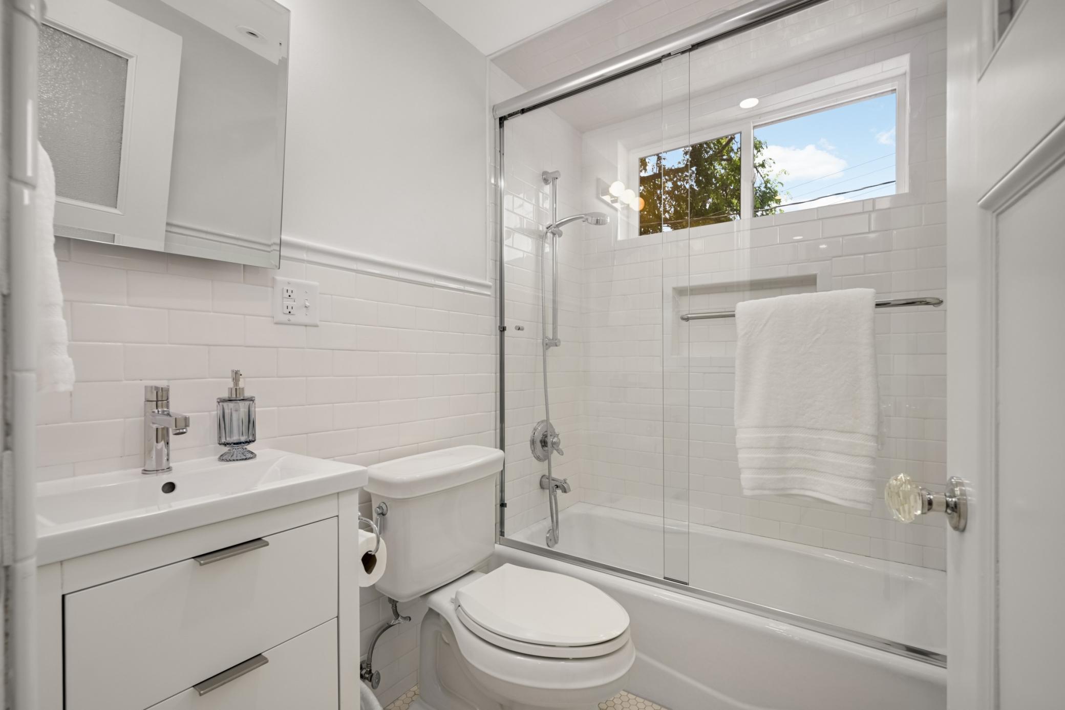 2224 W Lake Of The Isles Parkway