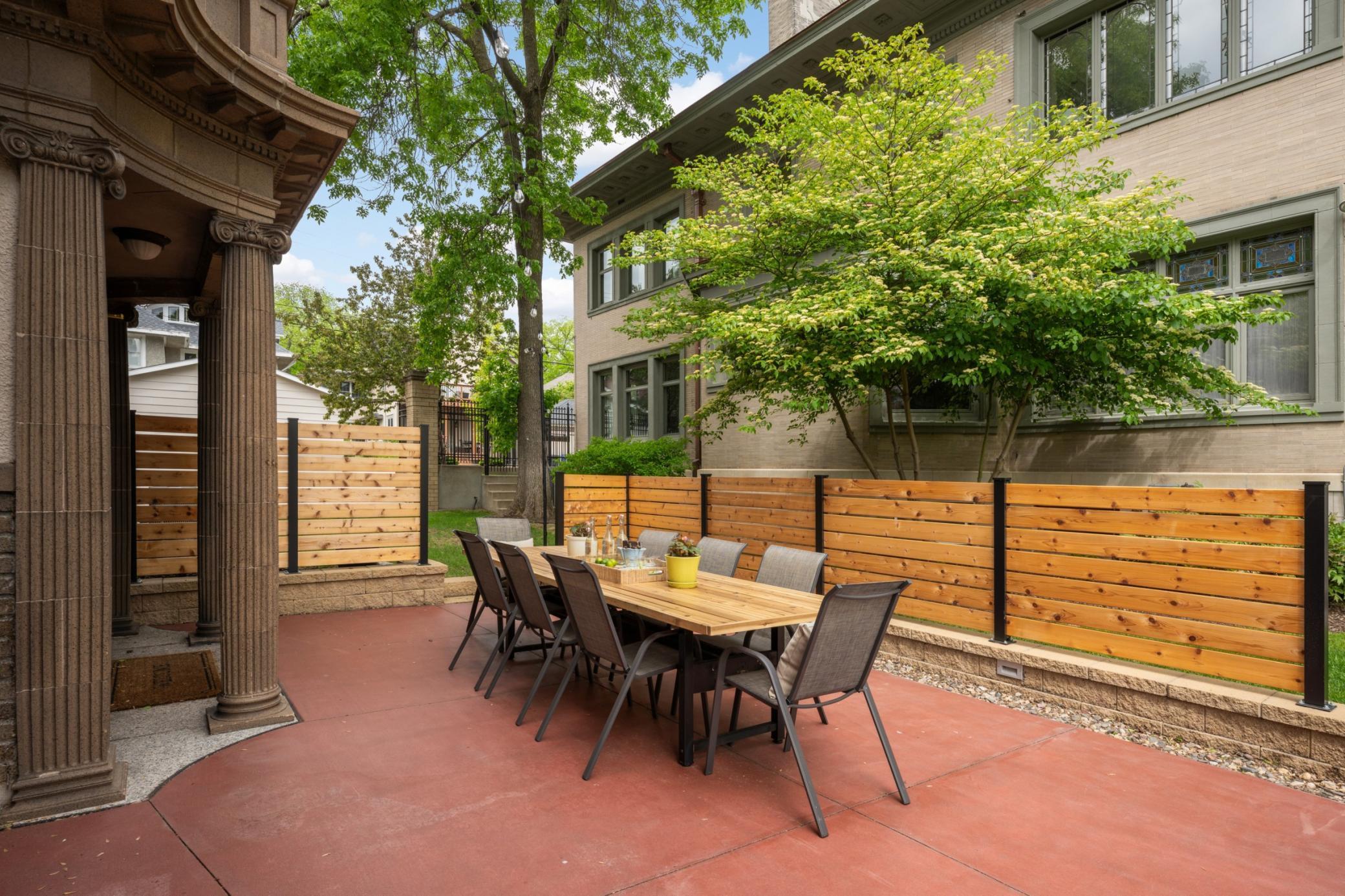 2224 W Lake Of The Isles Parkway