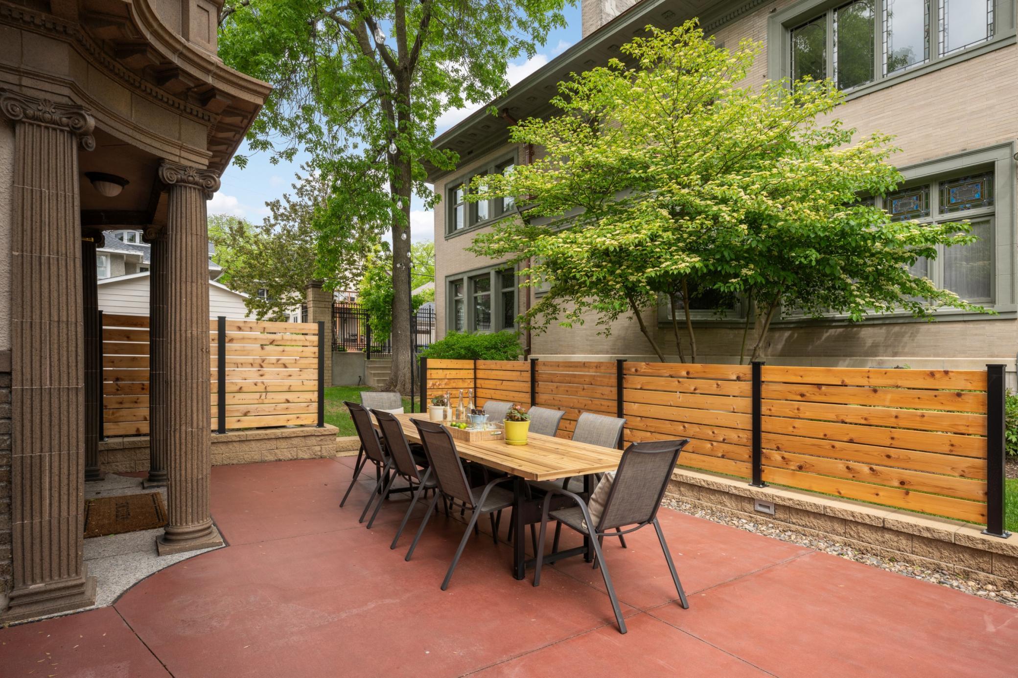 2224 W Lake Of The Isles Parkway