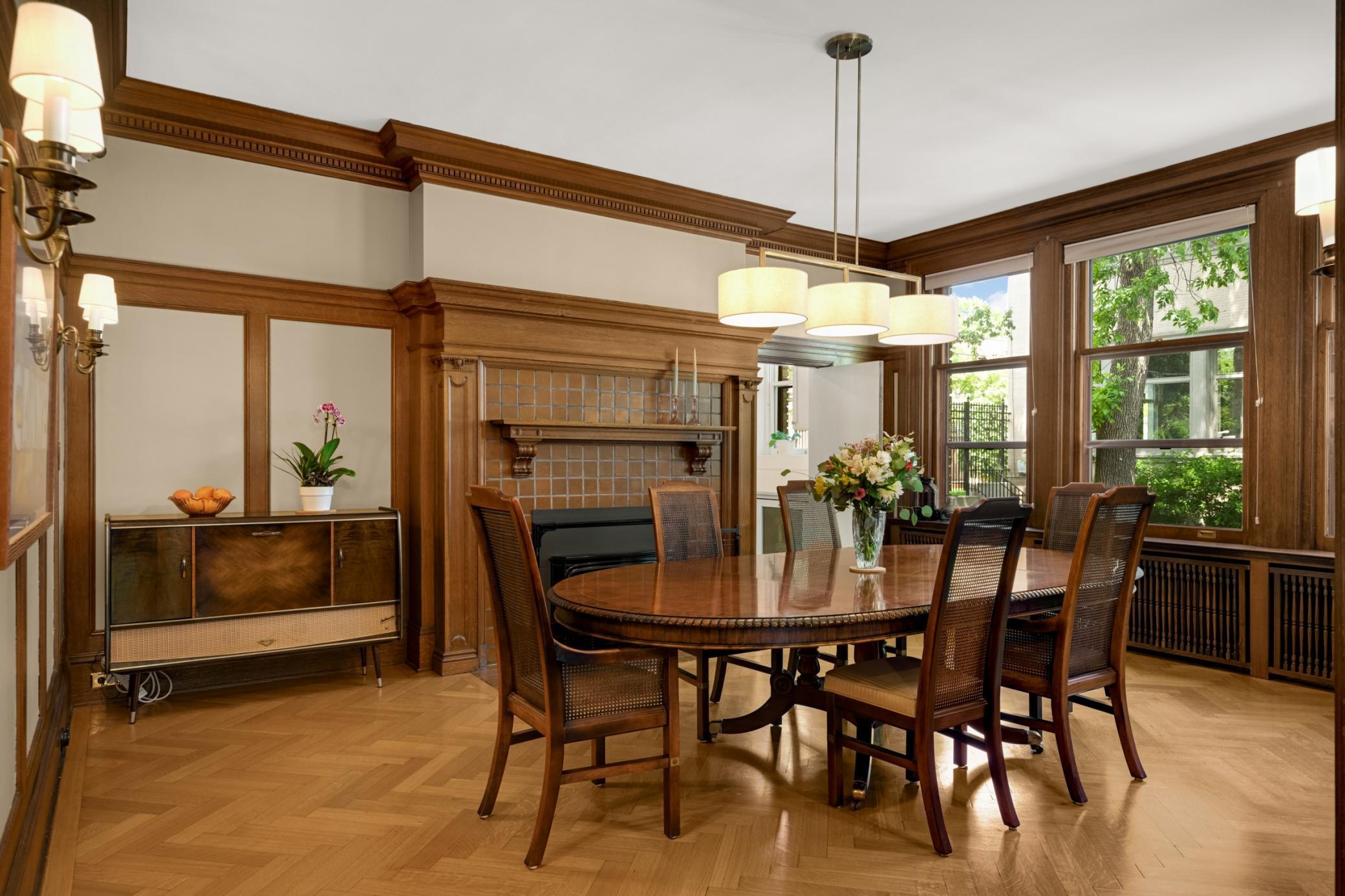 2224 W Lake Of The Isles Parkway