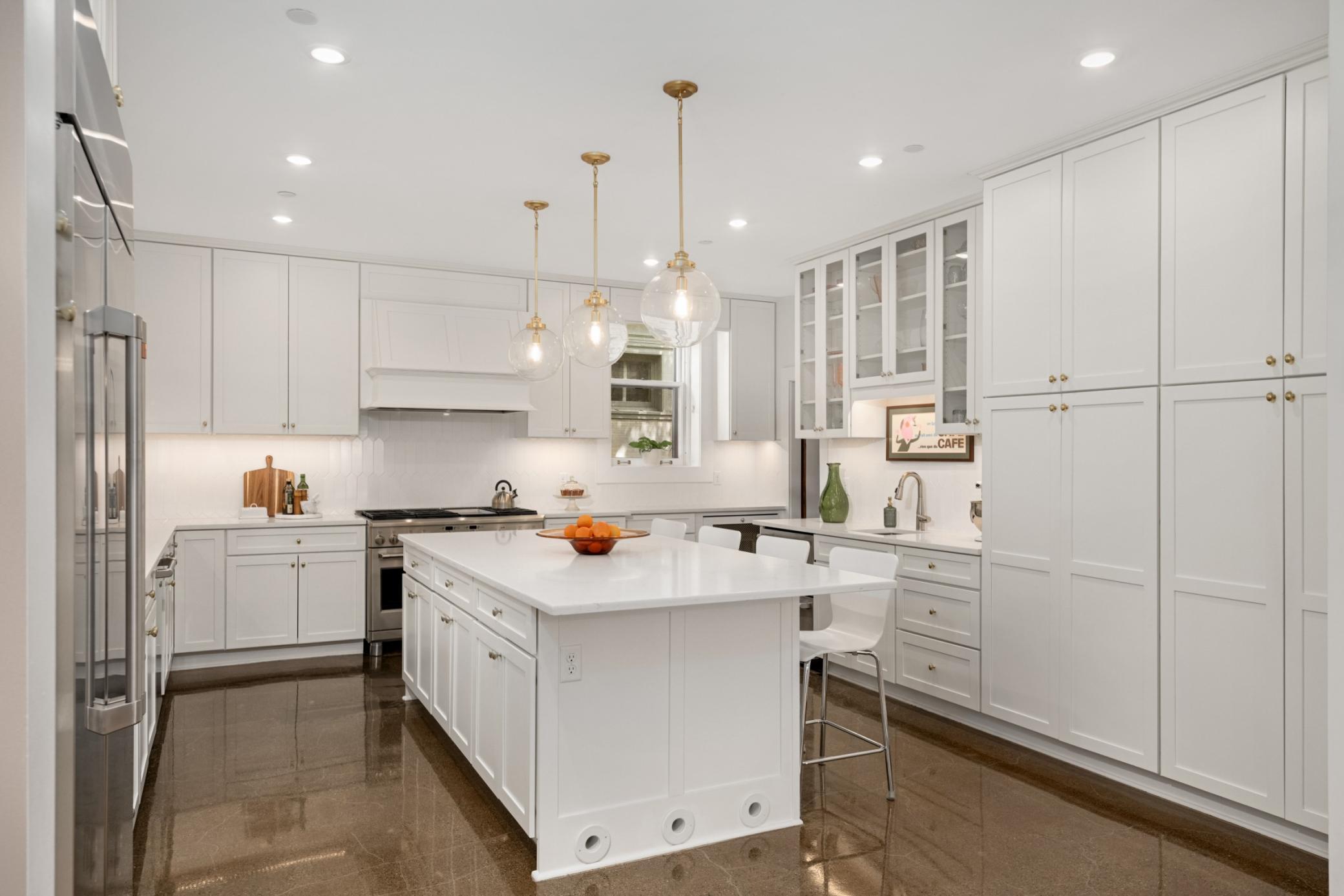 2224 W Lake Of The Isles Parkway