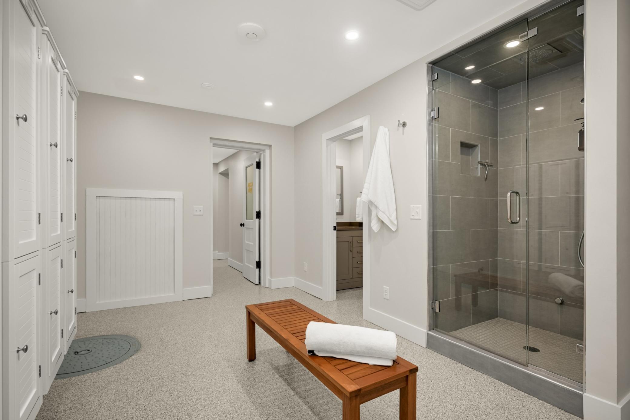 2224 W Lake Of The Isles Parkway