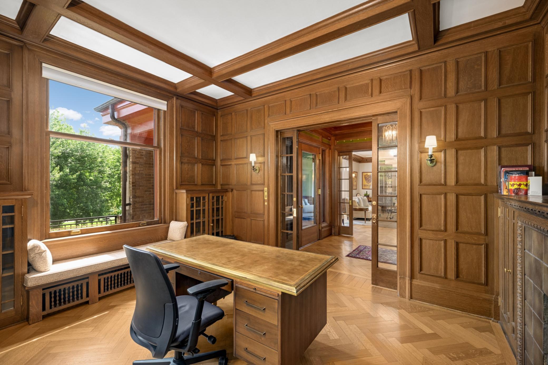 2224 W Lake Of The Isles Parkway