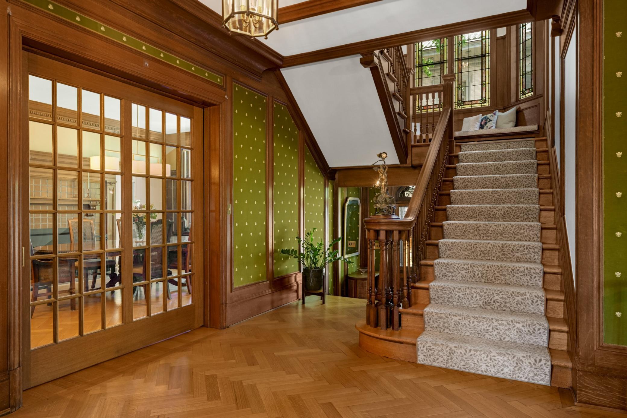 2224 W Lake Of The Isles Parkway