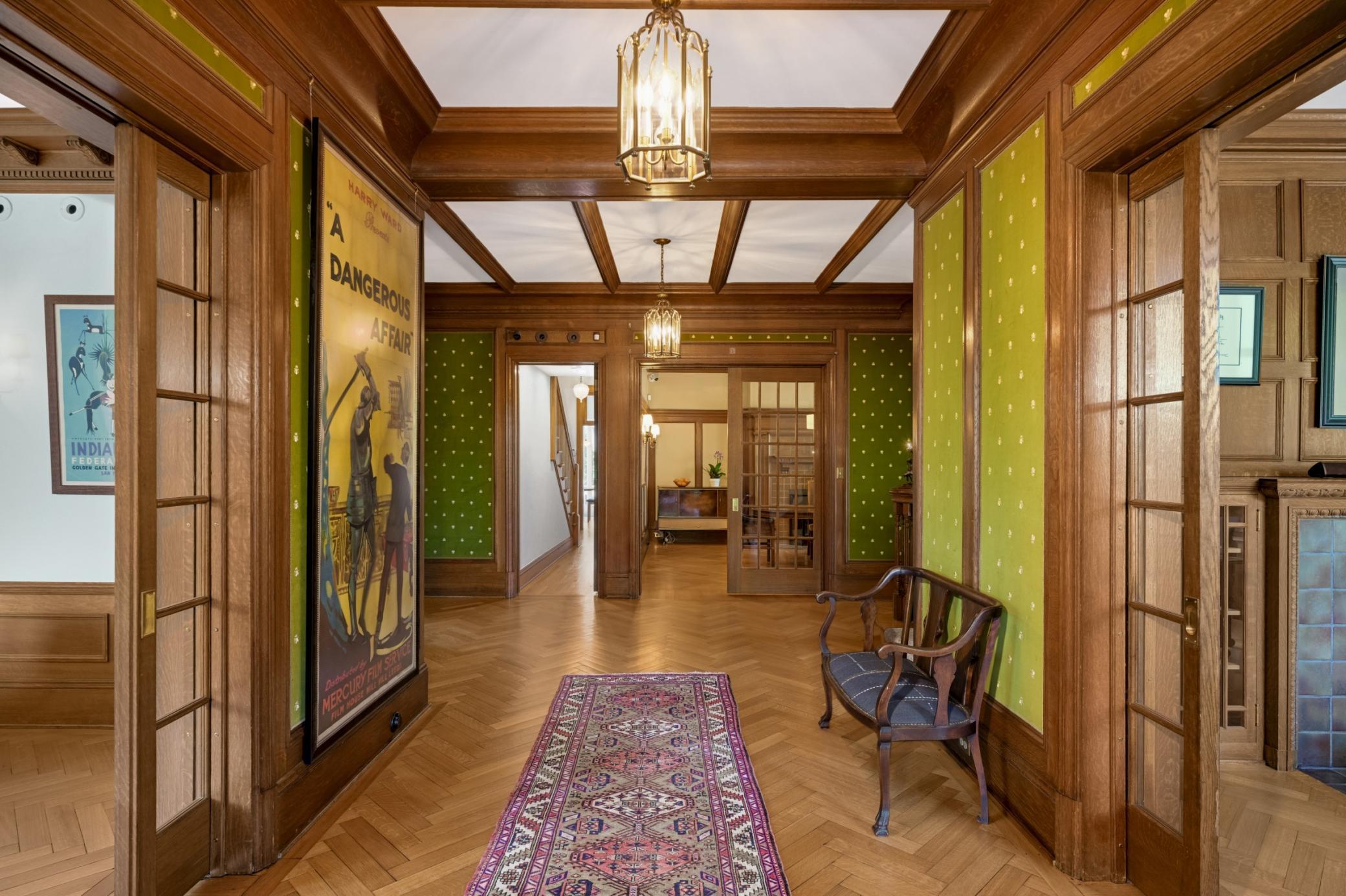 2224 W Lake Of The Isles Parkway