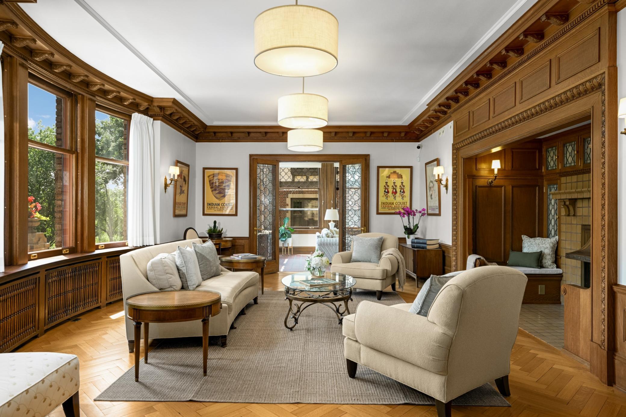 2224 W Lake Of The Isles Parkway