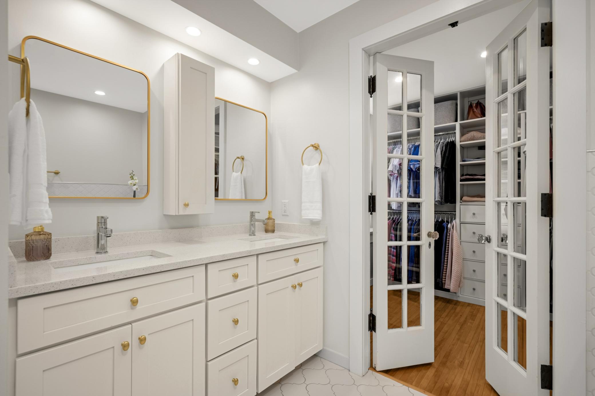 2224 W Lake Of The Isles Parkway