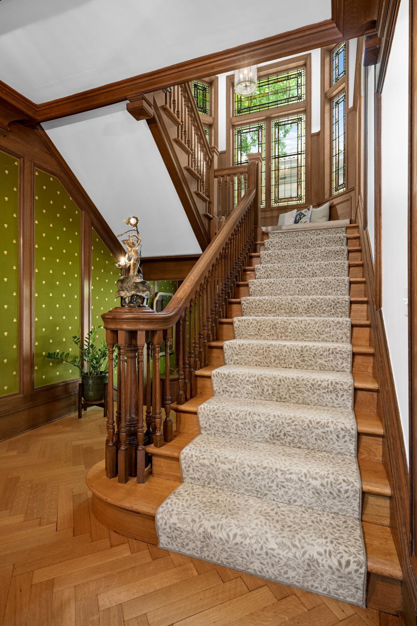 2224 W Lake Of The Isles Parkway