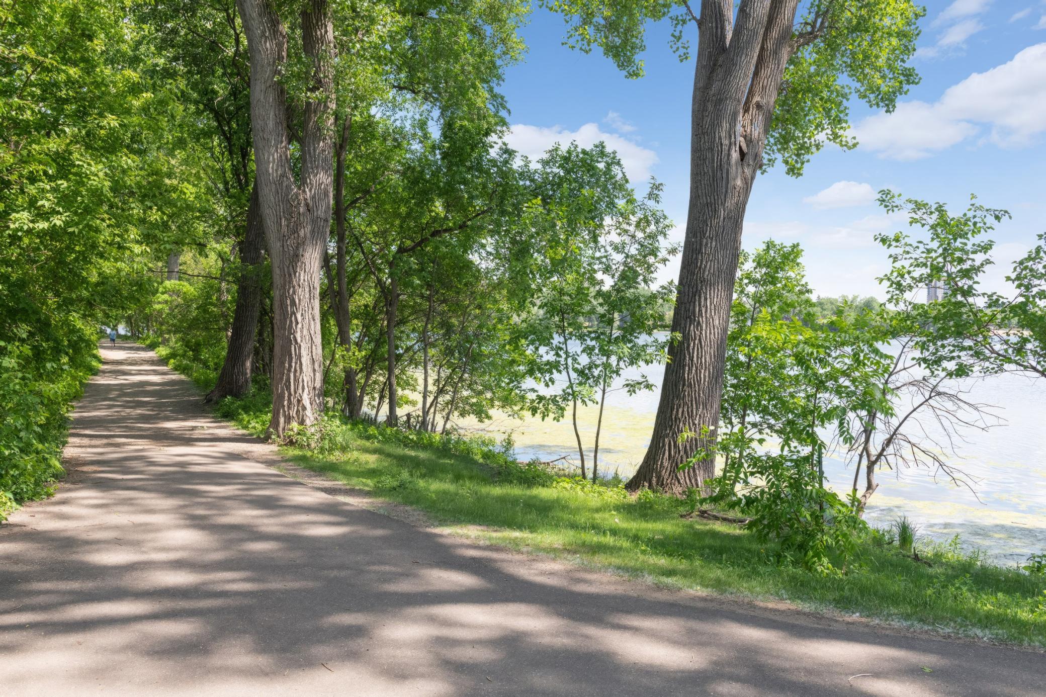2224 W Lake Of The Isles Parkway