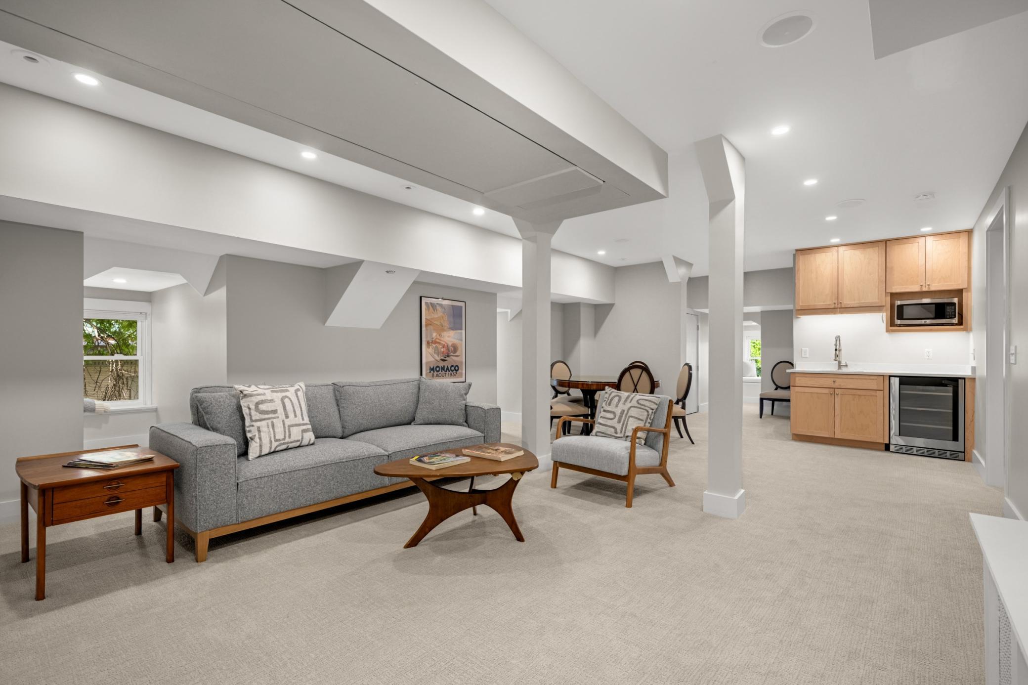 2224 W Lake Of The Isles Parkway