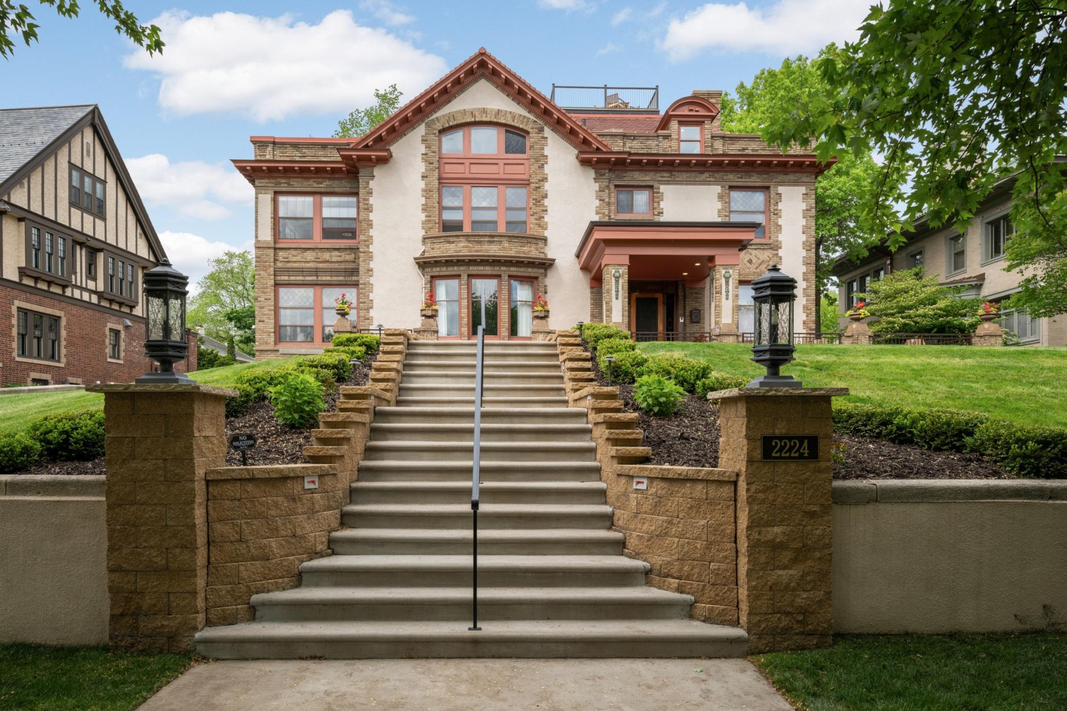 2224 W Lake Of The Isles Parkway