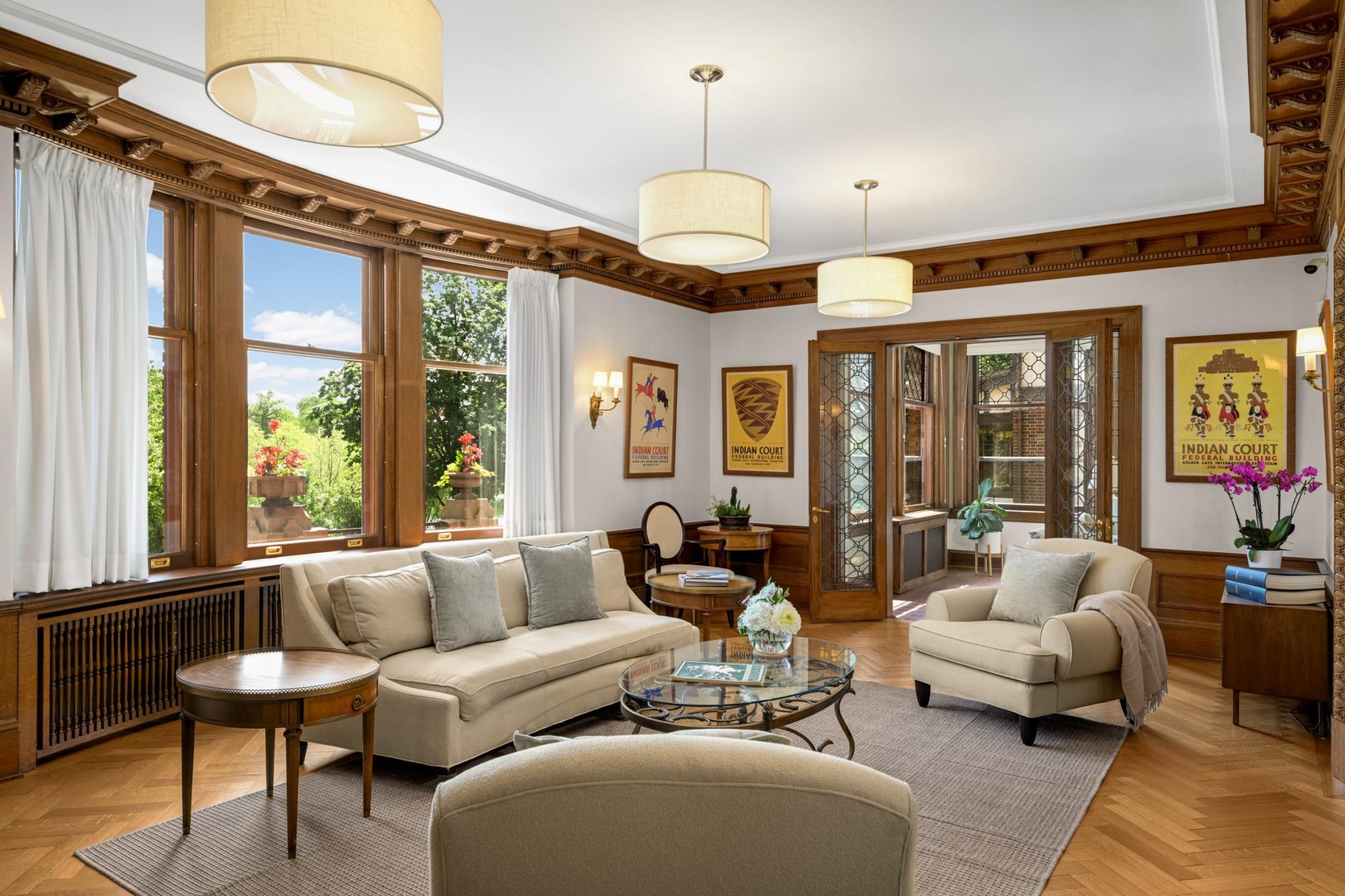 2224 W Lake Of The Isles Parkway