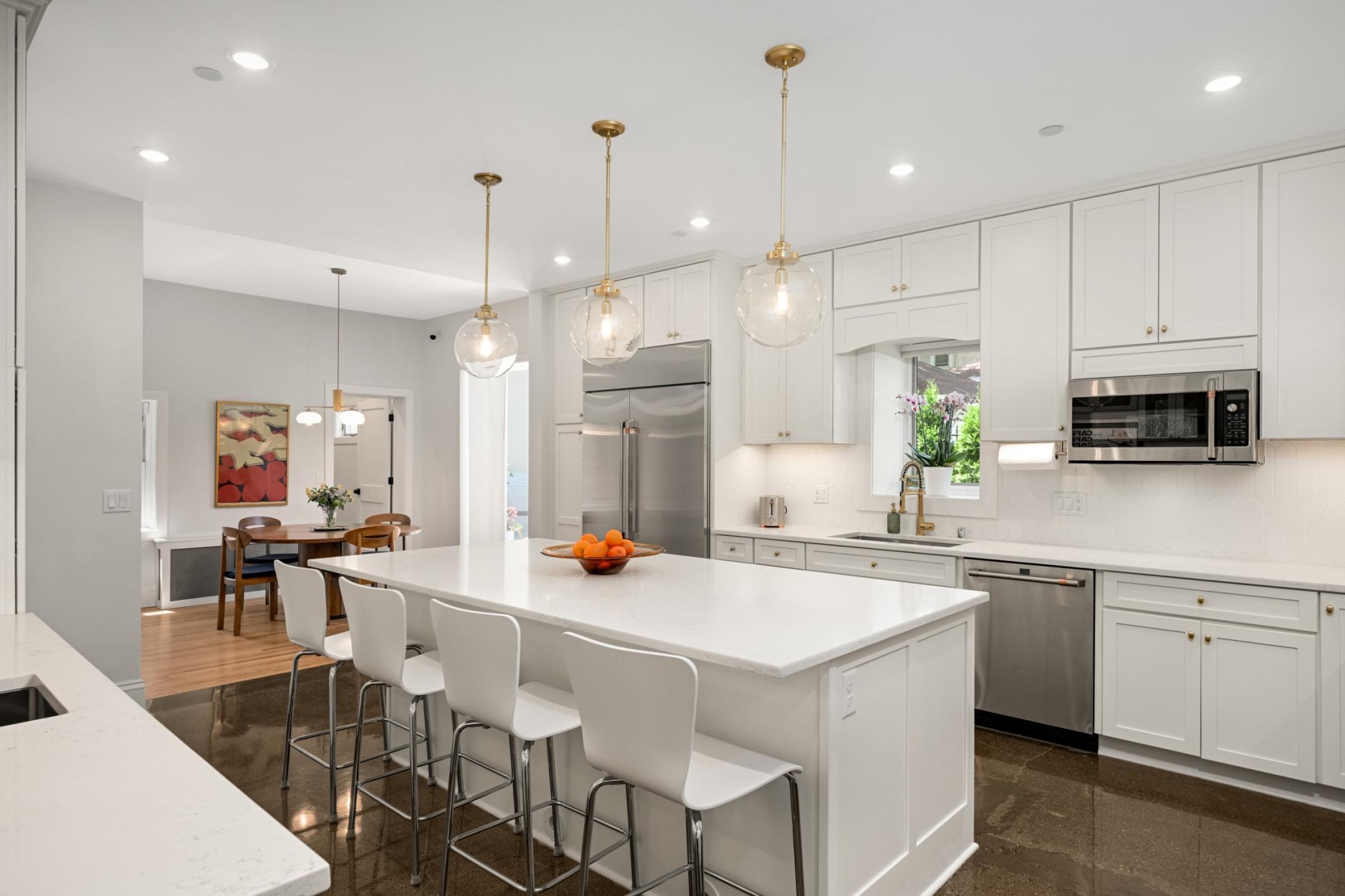 2224 W Lake Of The Isles Parkway
