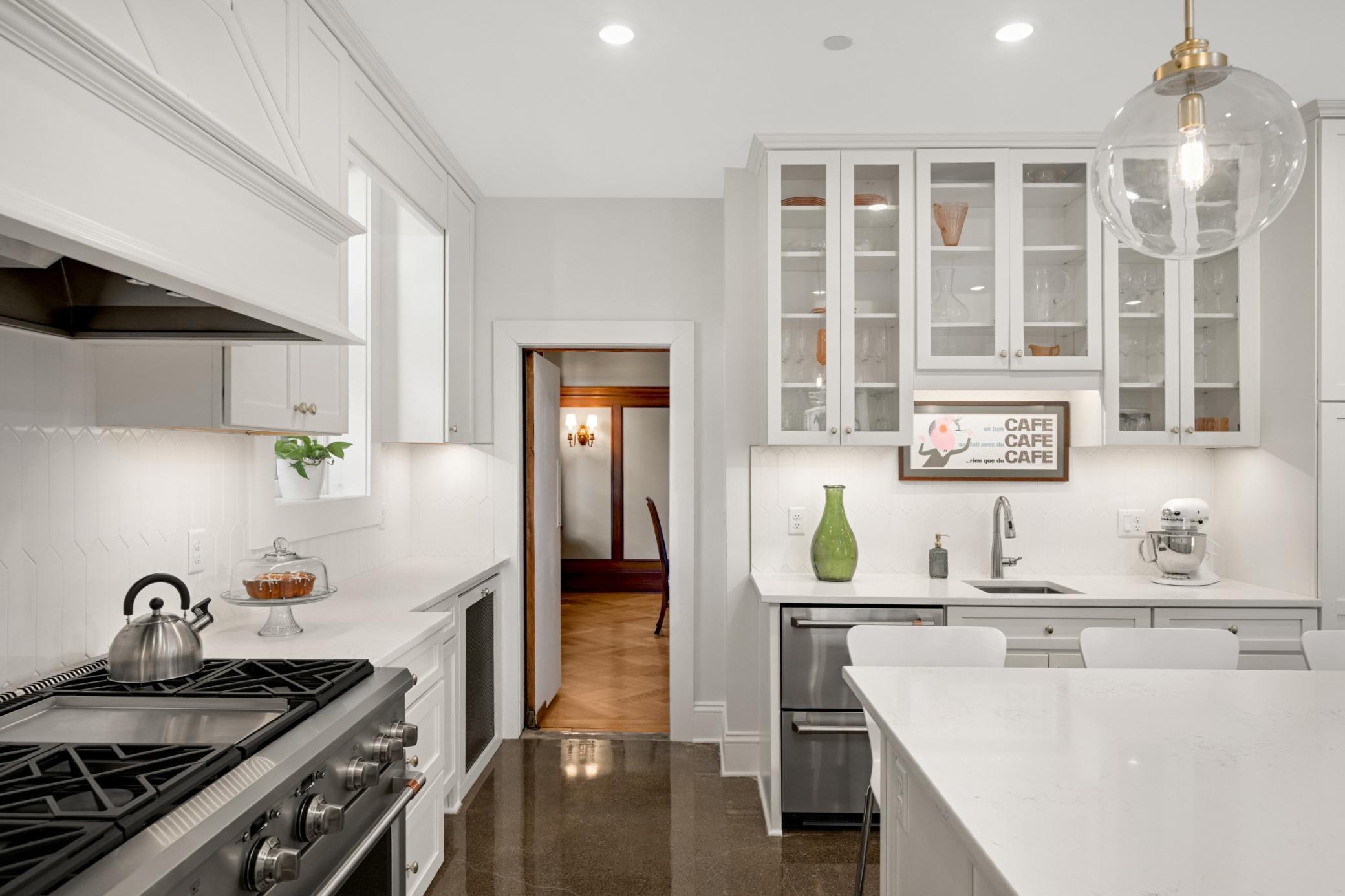 2224 W Lake Of The Isles Parkway
