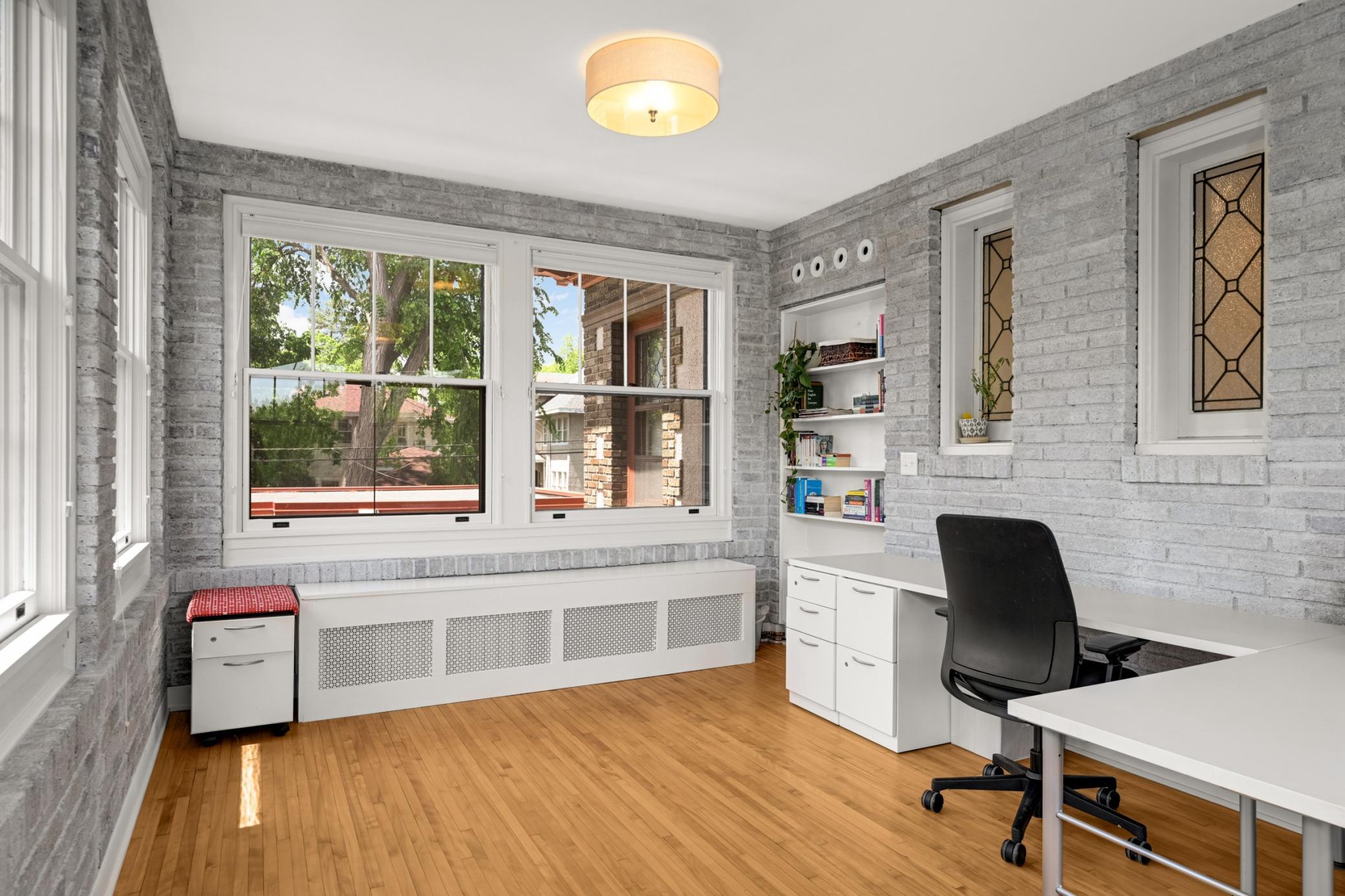 2224 W Lake Of The Isles Parkway