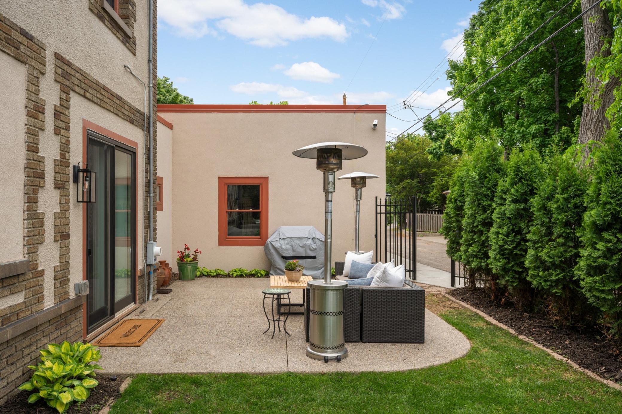 2224 W Lake Of The Isles Parkway