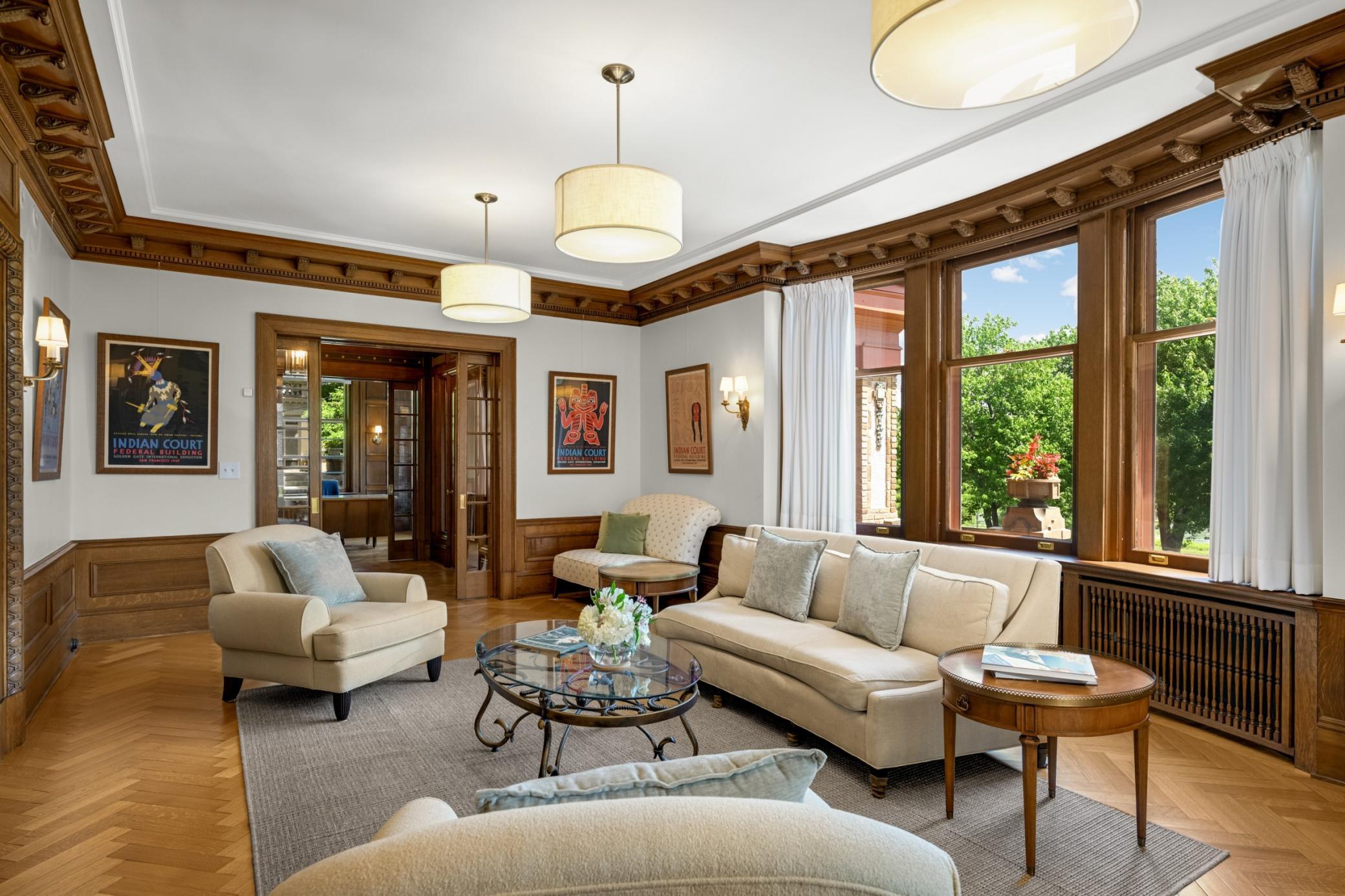 2224 W Lake Of The Isles Parkway