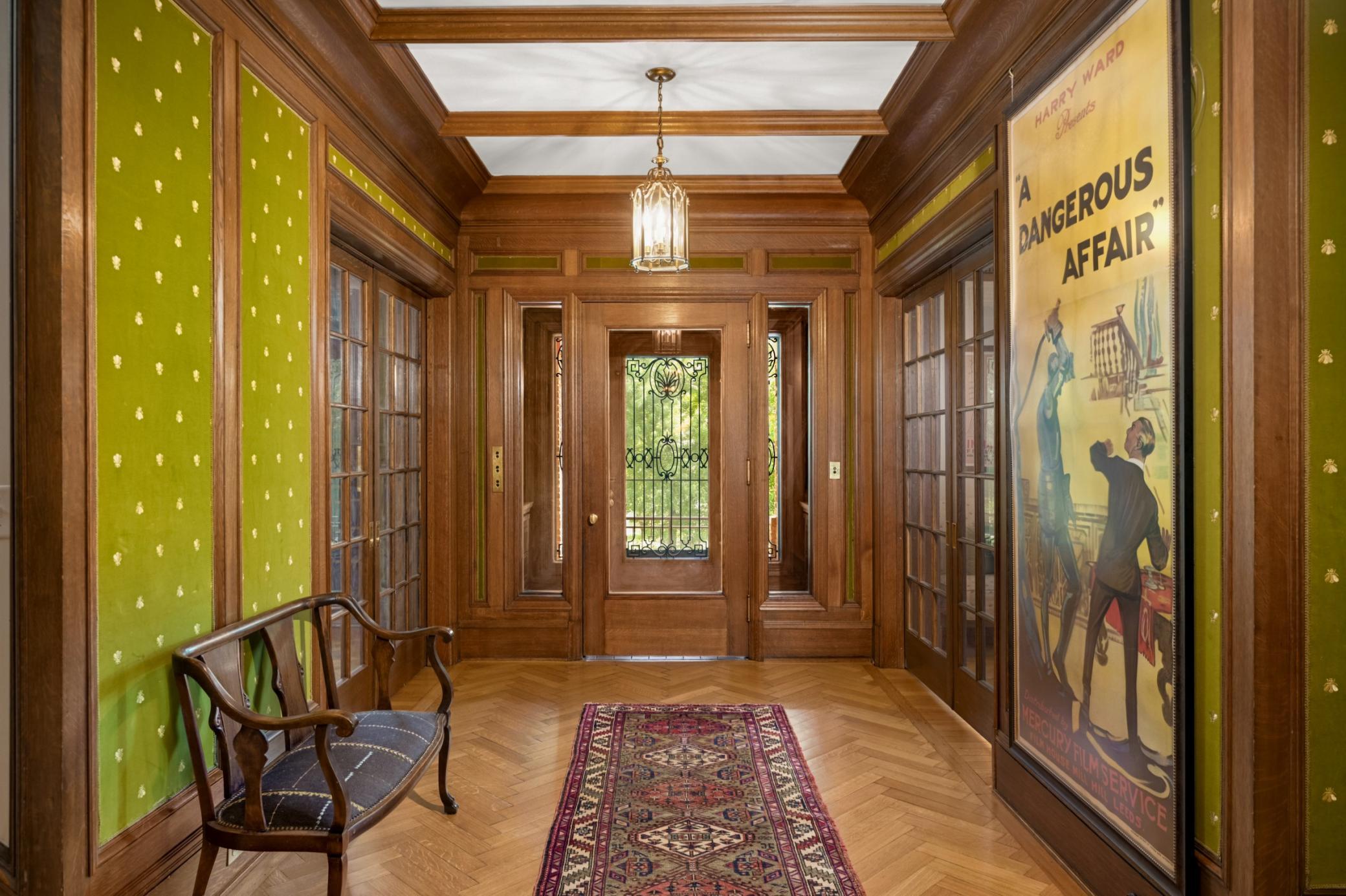 2224 W Lake Of The Isles Parkway