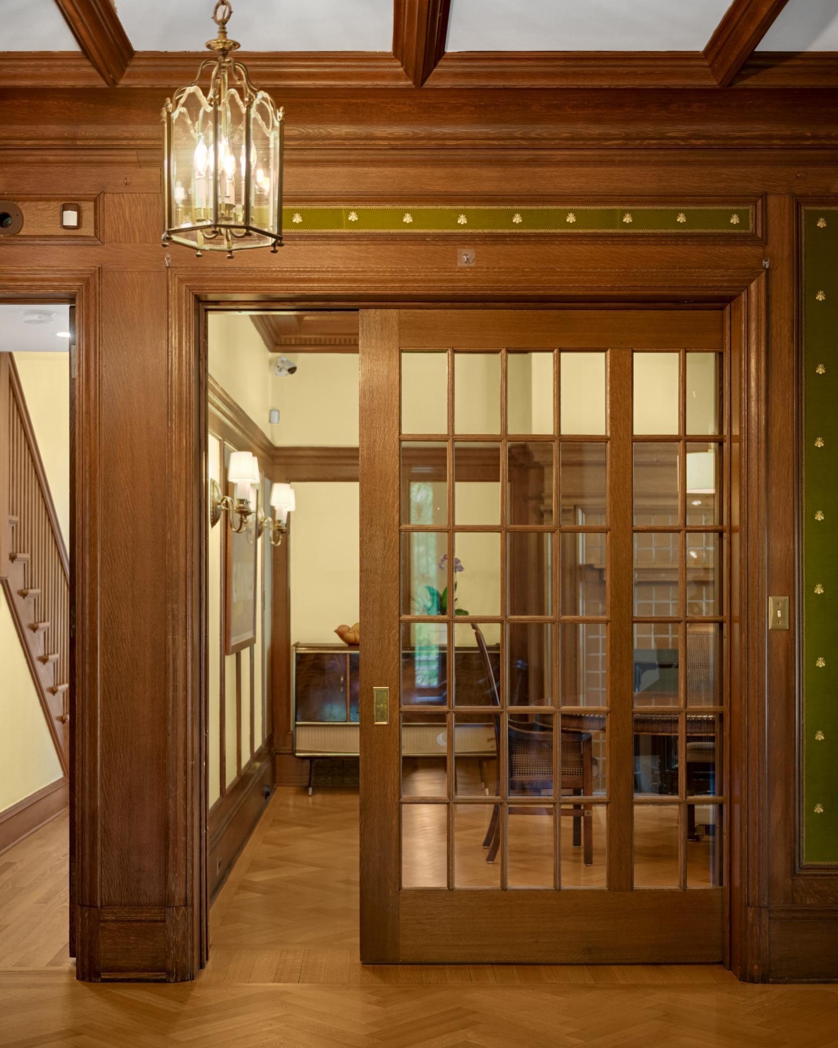 2224 W Lake Of The Isles Parkway