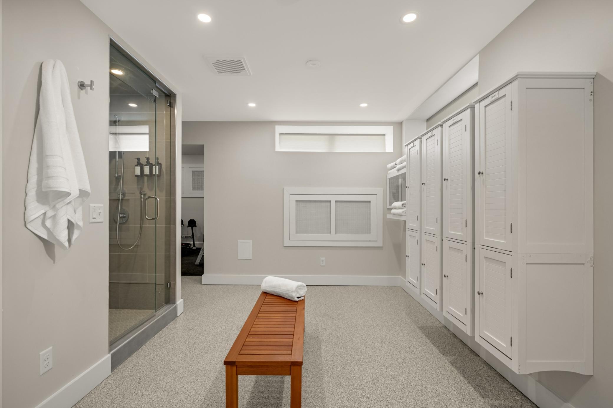 2224 W Lake Of The Isles Parkway