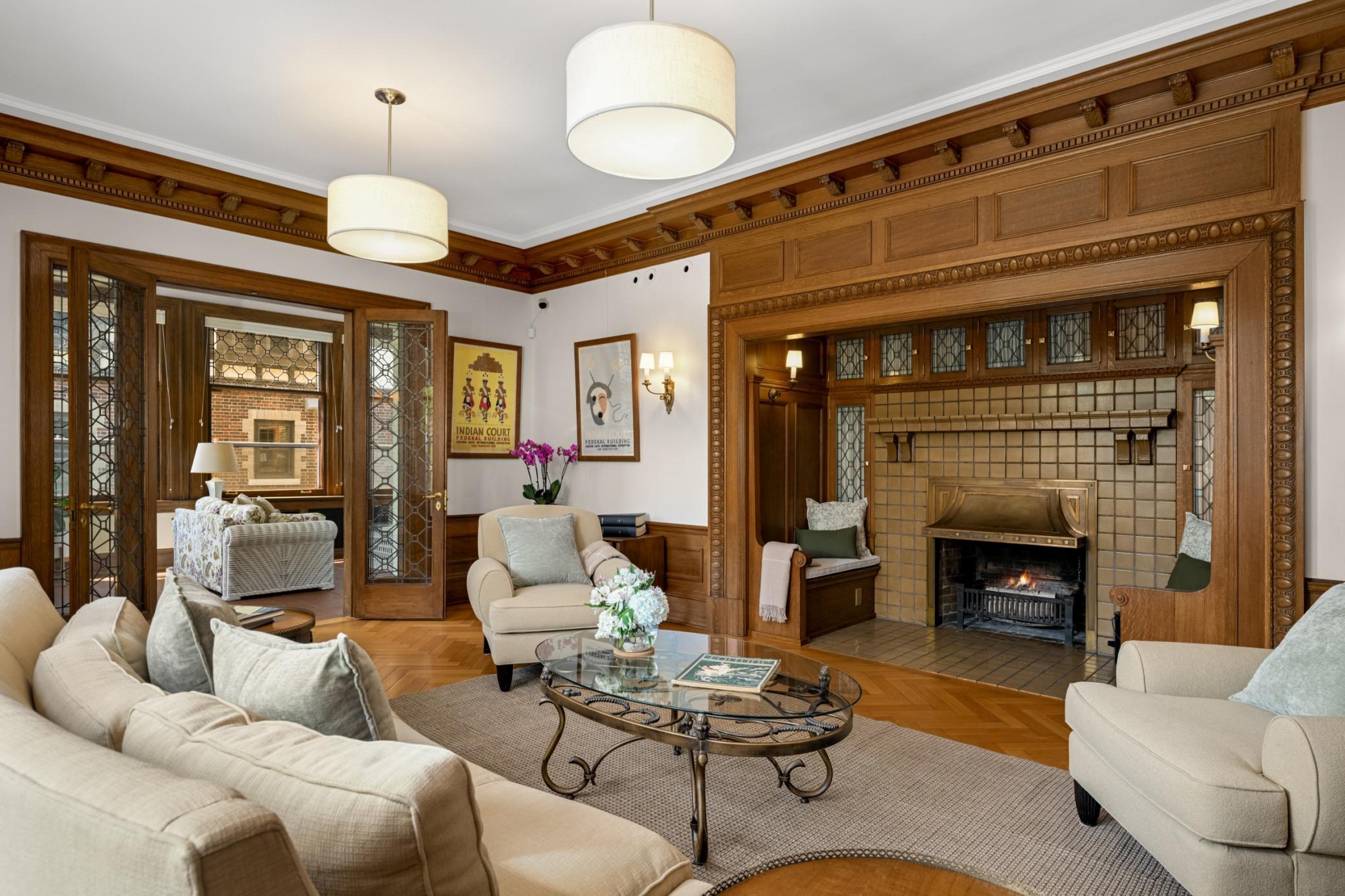 2224 W Lake Of The Isles Parkway