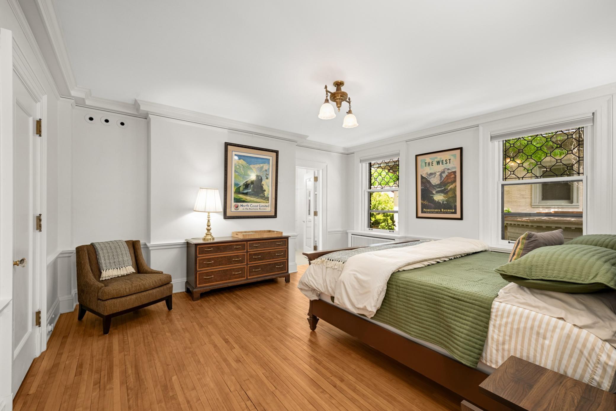 2224 W Lake Of The Isles Parkway