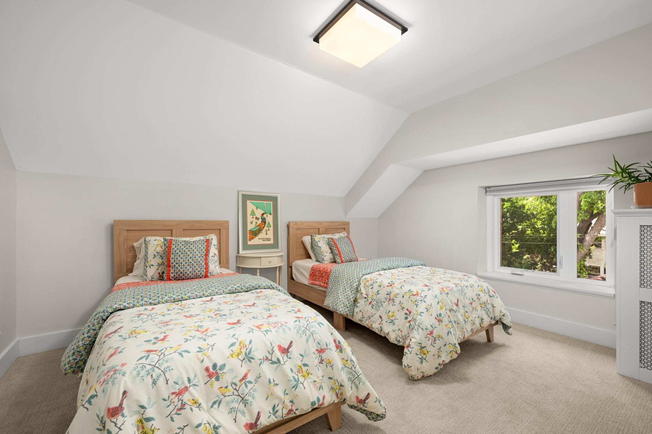 2224 W Lake Of The Isles Parkway