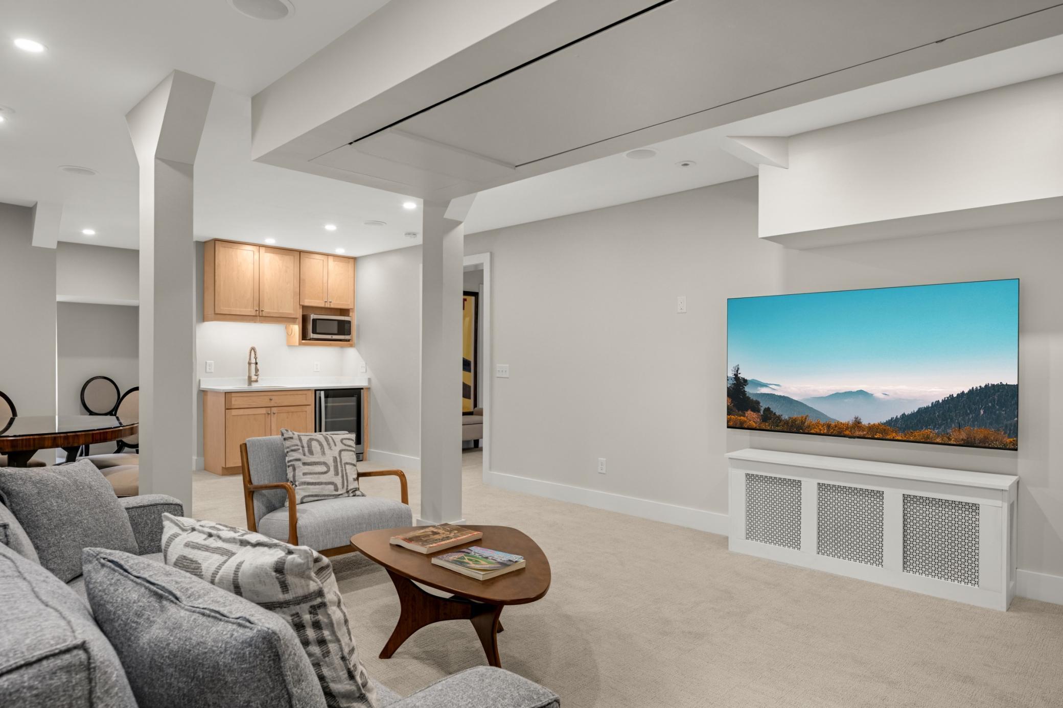 2224 W Lake Of The Isles Parkway