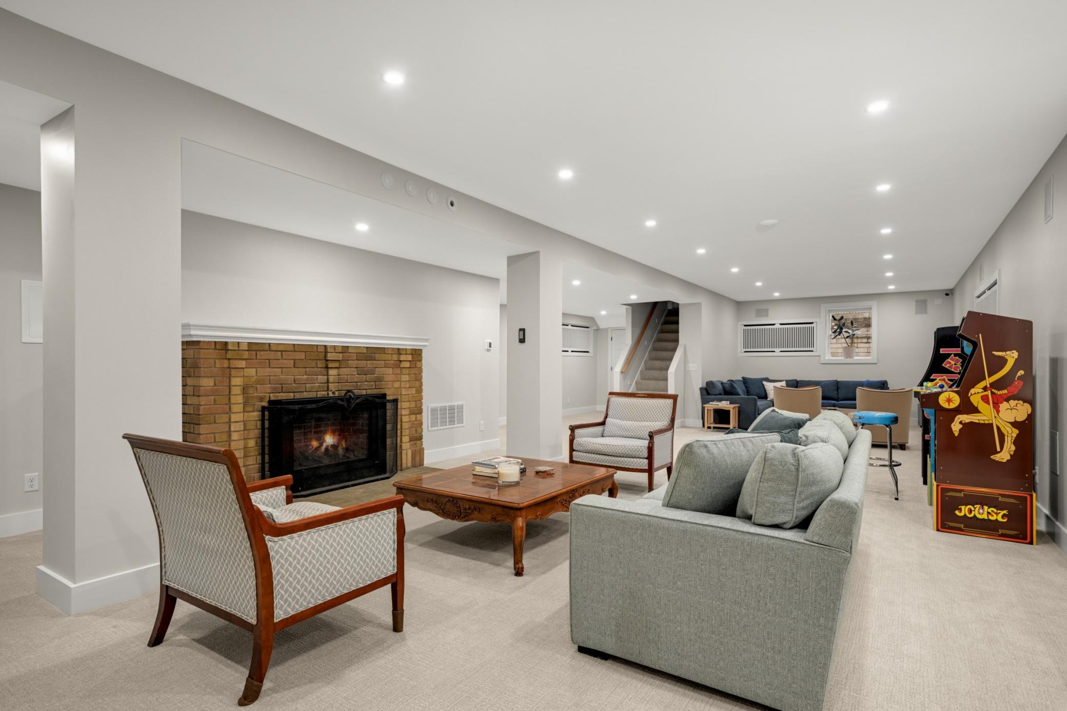 2224 W Lake Of The Isles Parkway