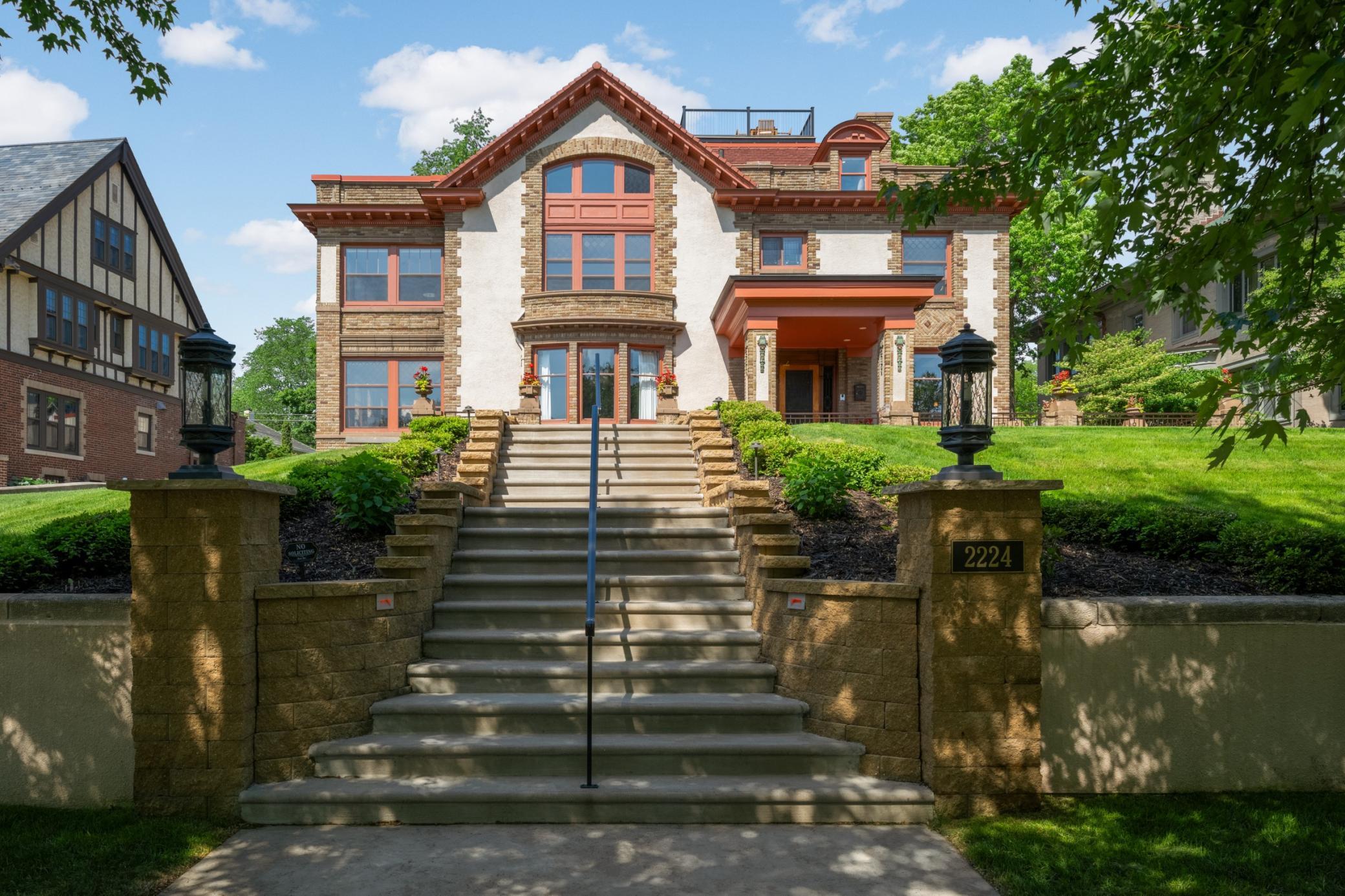 2224 W Lake Of The Isles Parkway