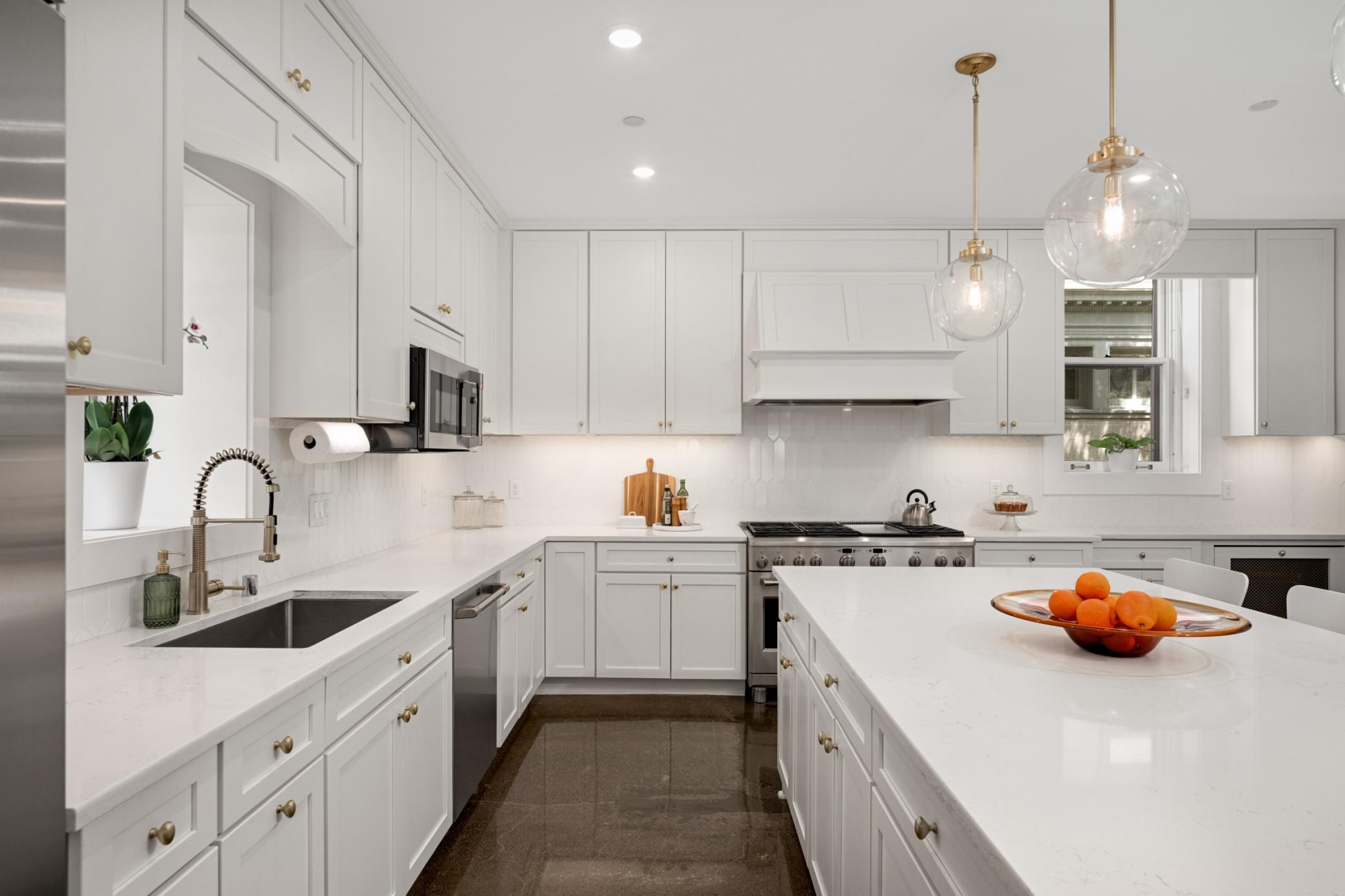 2224 W Lake Of The Isles Parkway