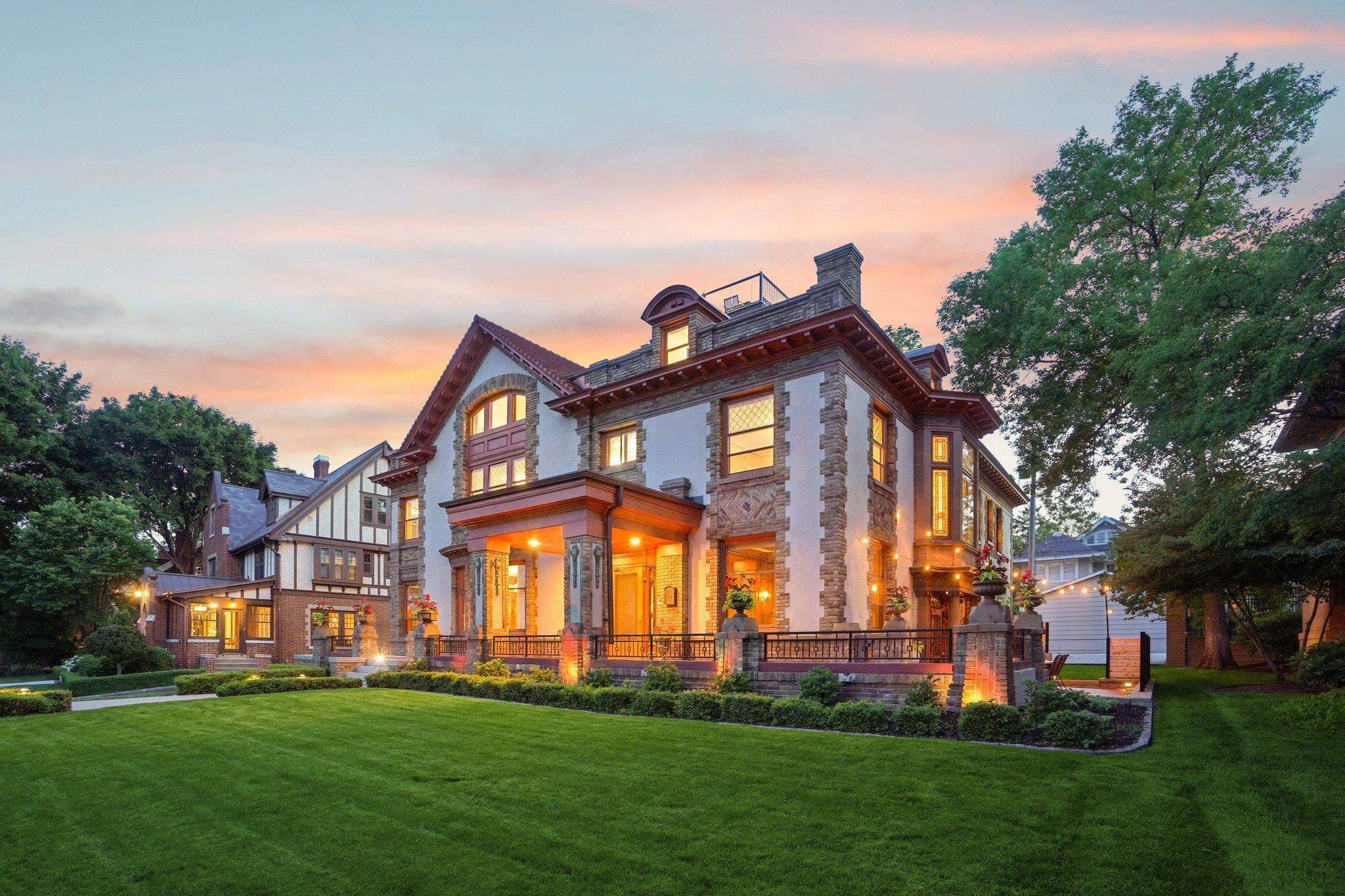 2224 W Lake Of The Isles Parkway