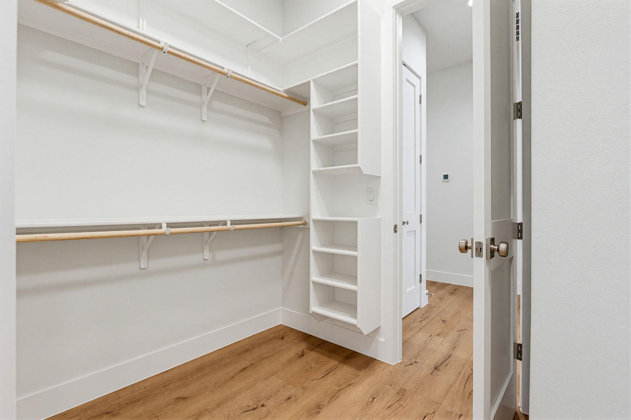 602 N Shorewood DR
