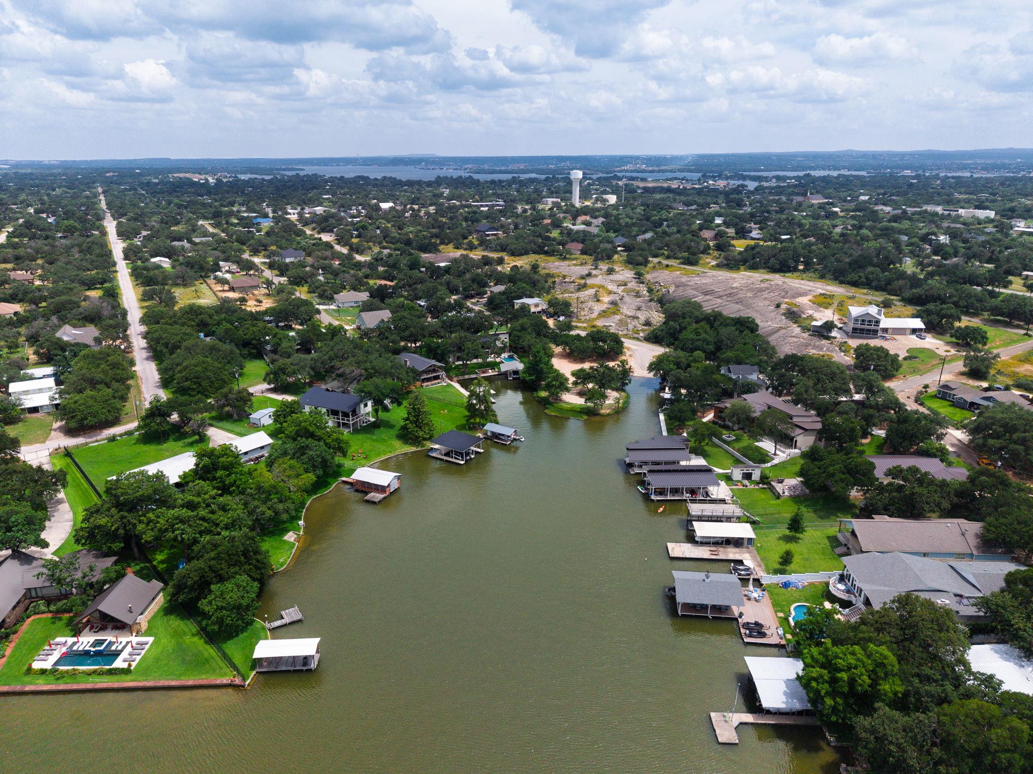 602 N Shorewood DR