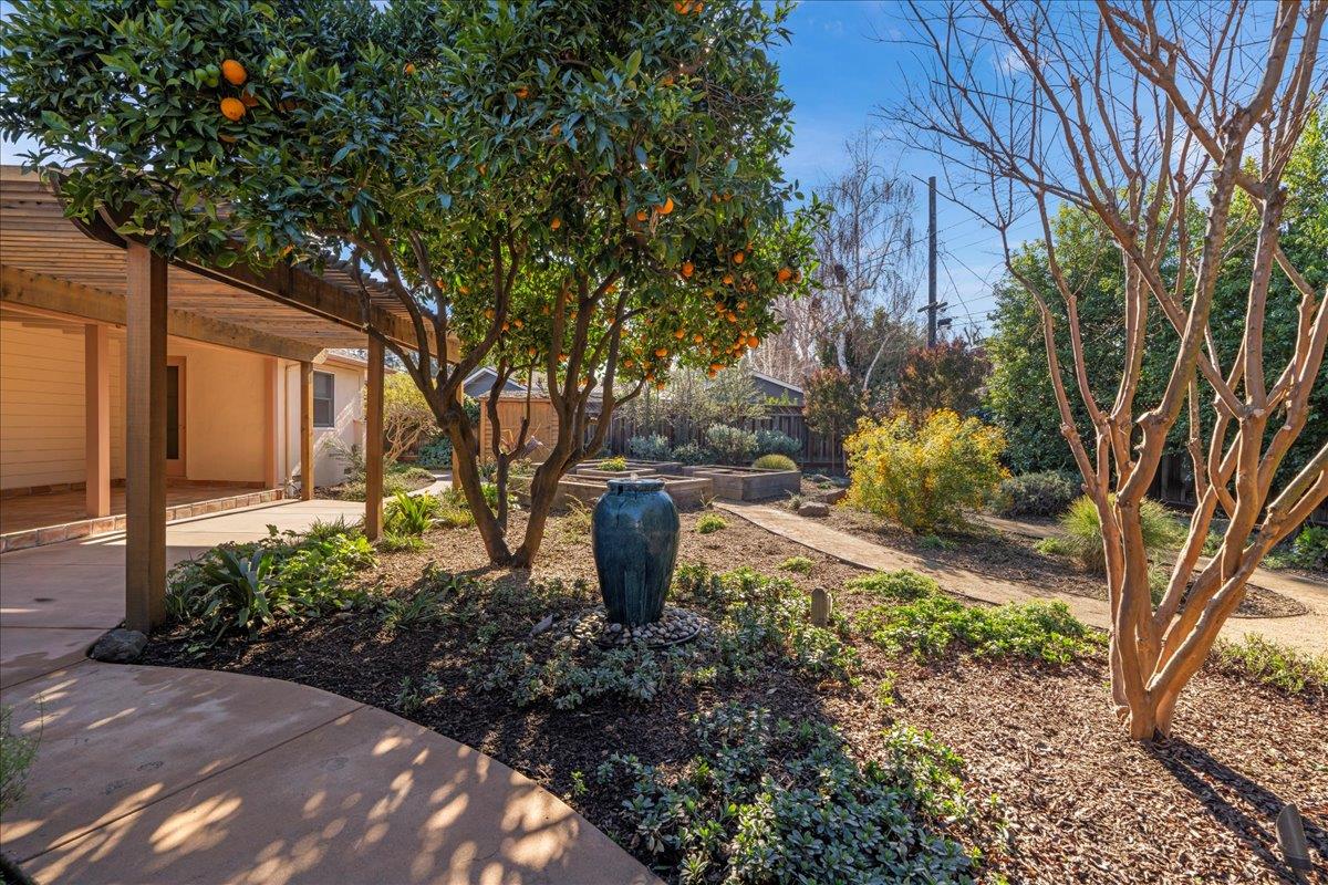 1975 Meridian Avenue