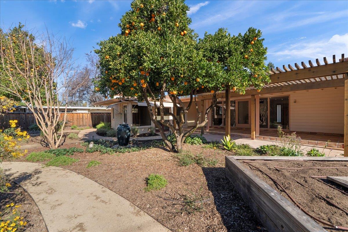 1975 Meridian Avenue