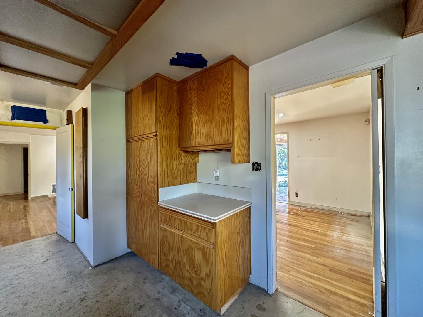 1975 Meridian Avenue